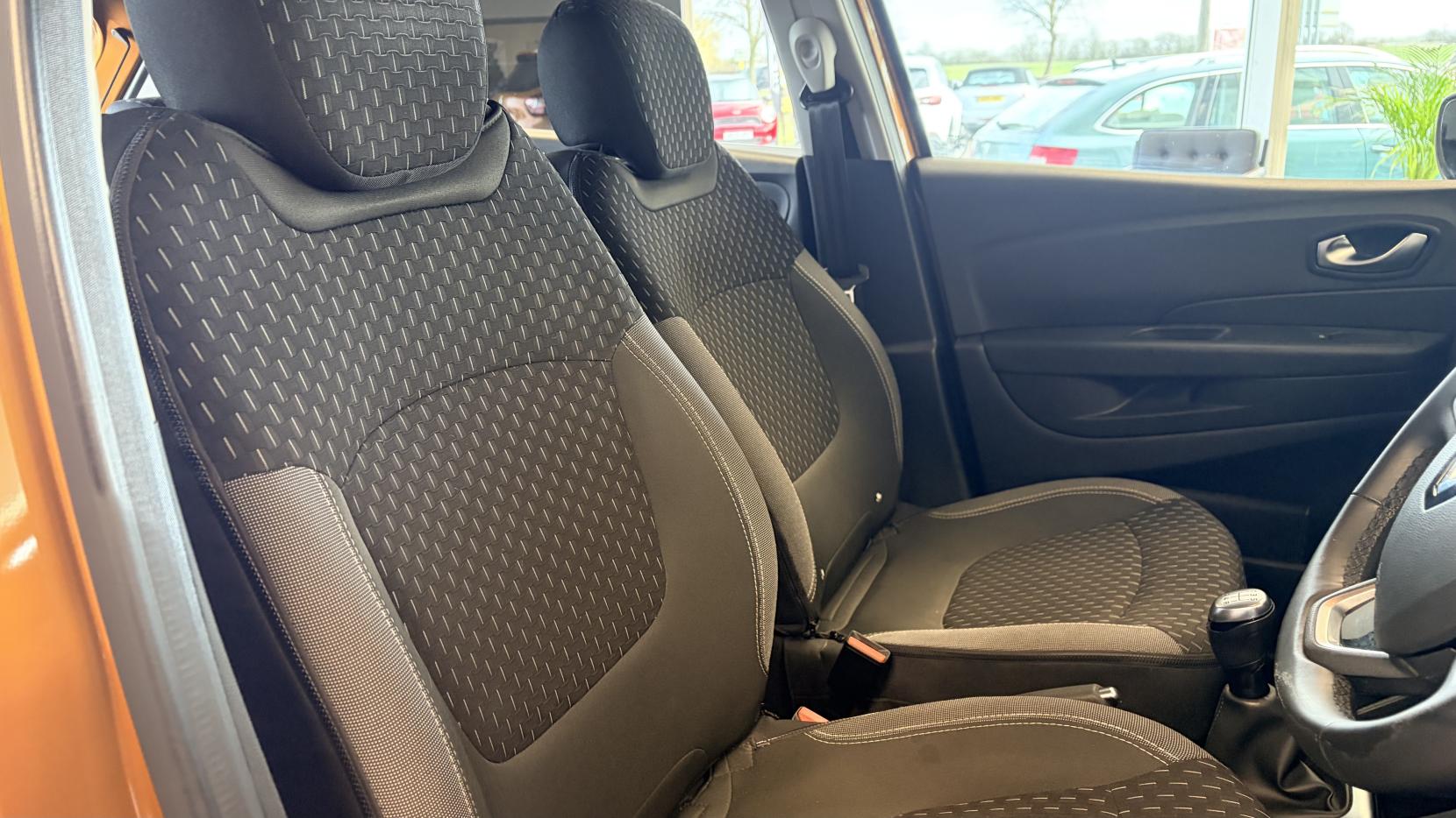 Renault Captur 0.9 TCe ENERGY Dynamique Nav SUV 5dr Petrol Manual Euro 6 (s/s) (90 ps)