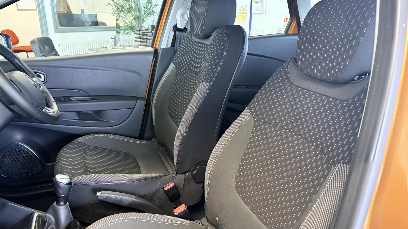 Renault Captur 0.9 TCe ENERGY Dynamique Nav SUV 5dr Petrol Manual Euro 6 (s/s) (90 ps)