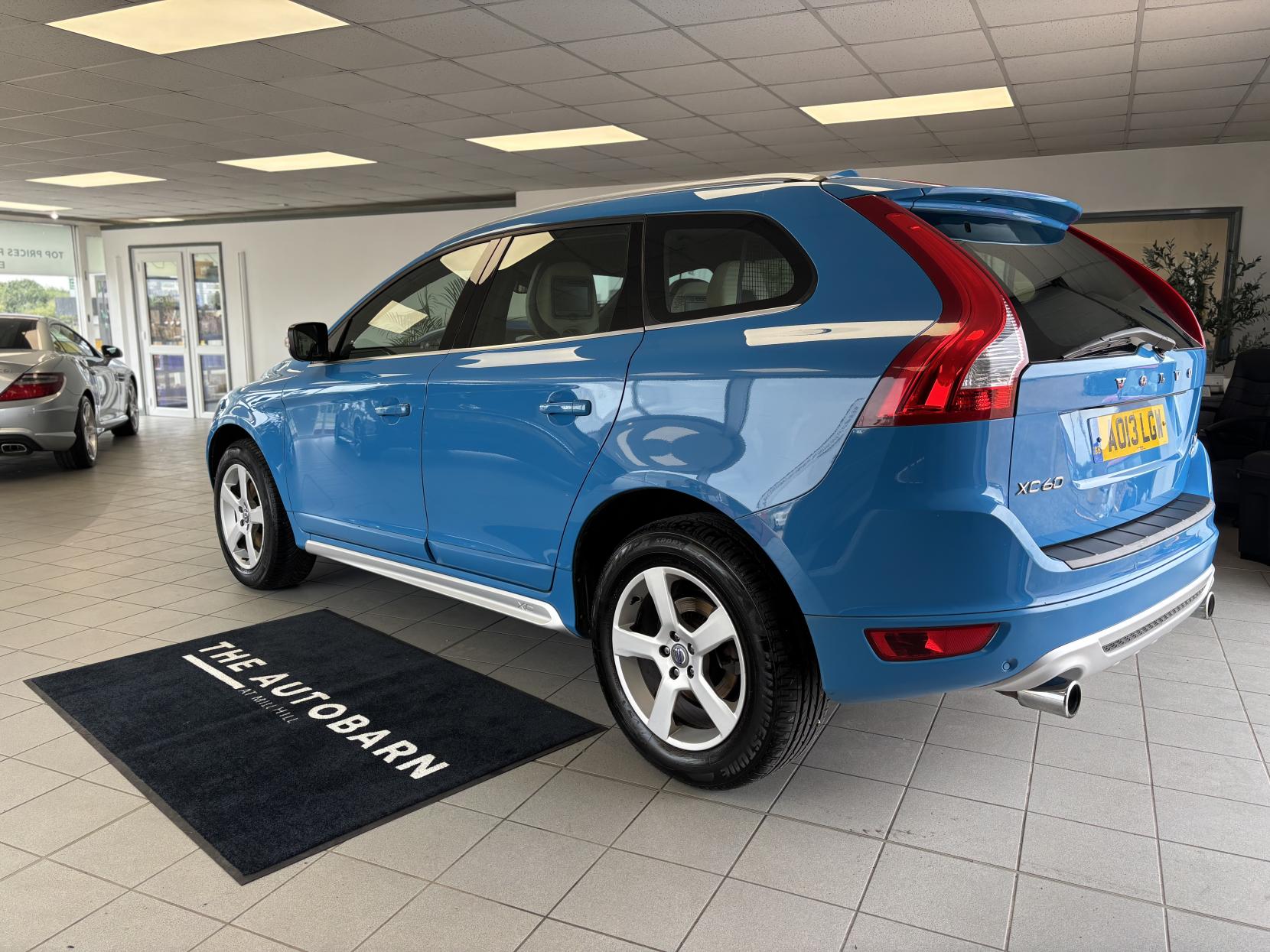 Volvo XC60 2.4 D4 R-Design SUV 5dr Diesel Manual AWD Euro 5 (s/s) (163 ps)