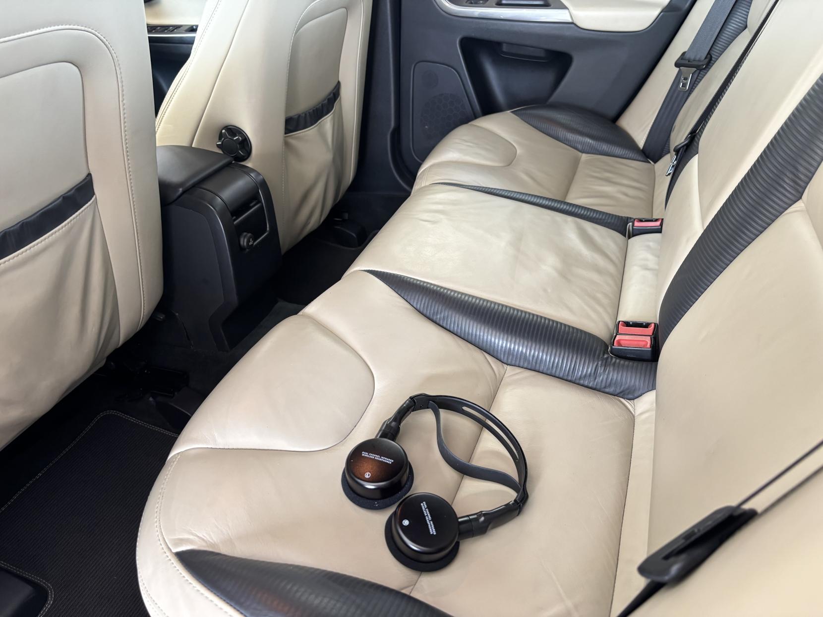 Volvo XC60 2.4 D4 R-Design SUV 5dr Diesel Manual AWD Euro 5 (s/s) (163 ps)
