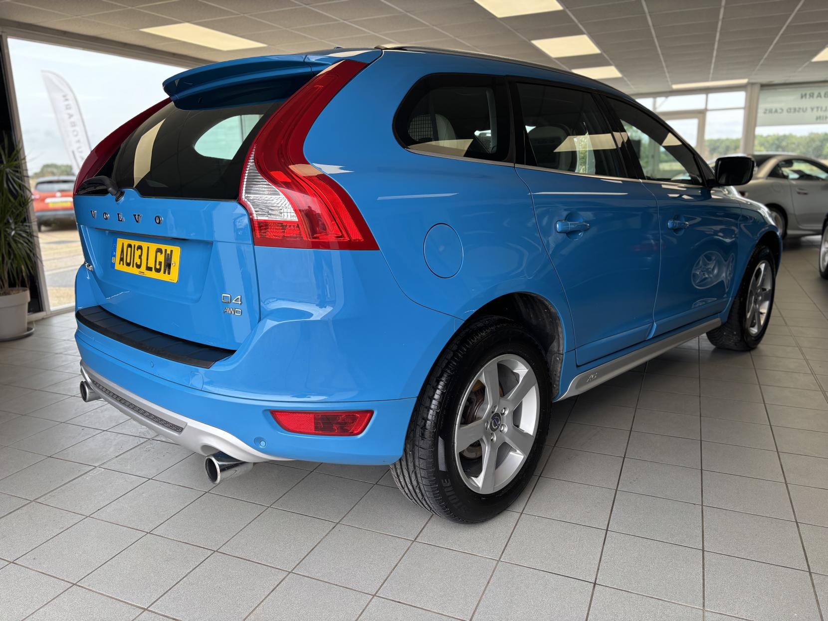 Volvo XC60 2.4 D4 R-Design SUV 5dr Diesel Manual AWD Euro 5 (s/s) (163 ps)