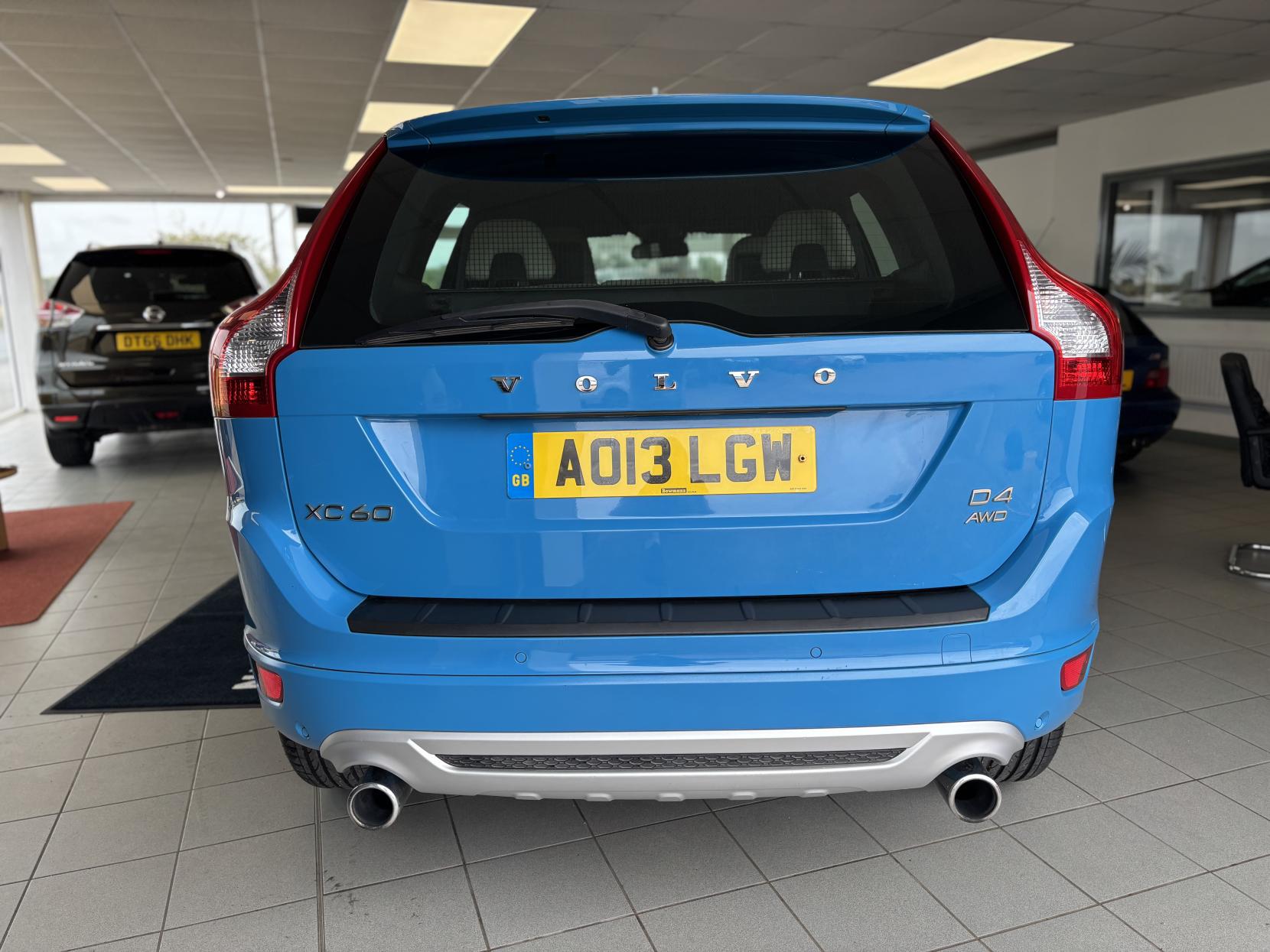 Volvo XC60 2.4 D4 R-Design SUV 5dr Diesel Manual AWD Euro 5 (s/s) (163 ps)