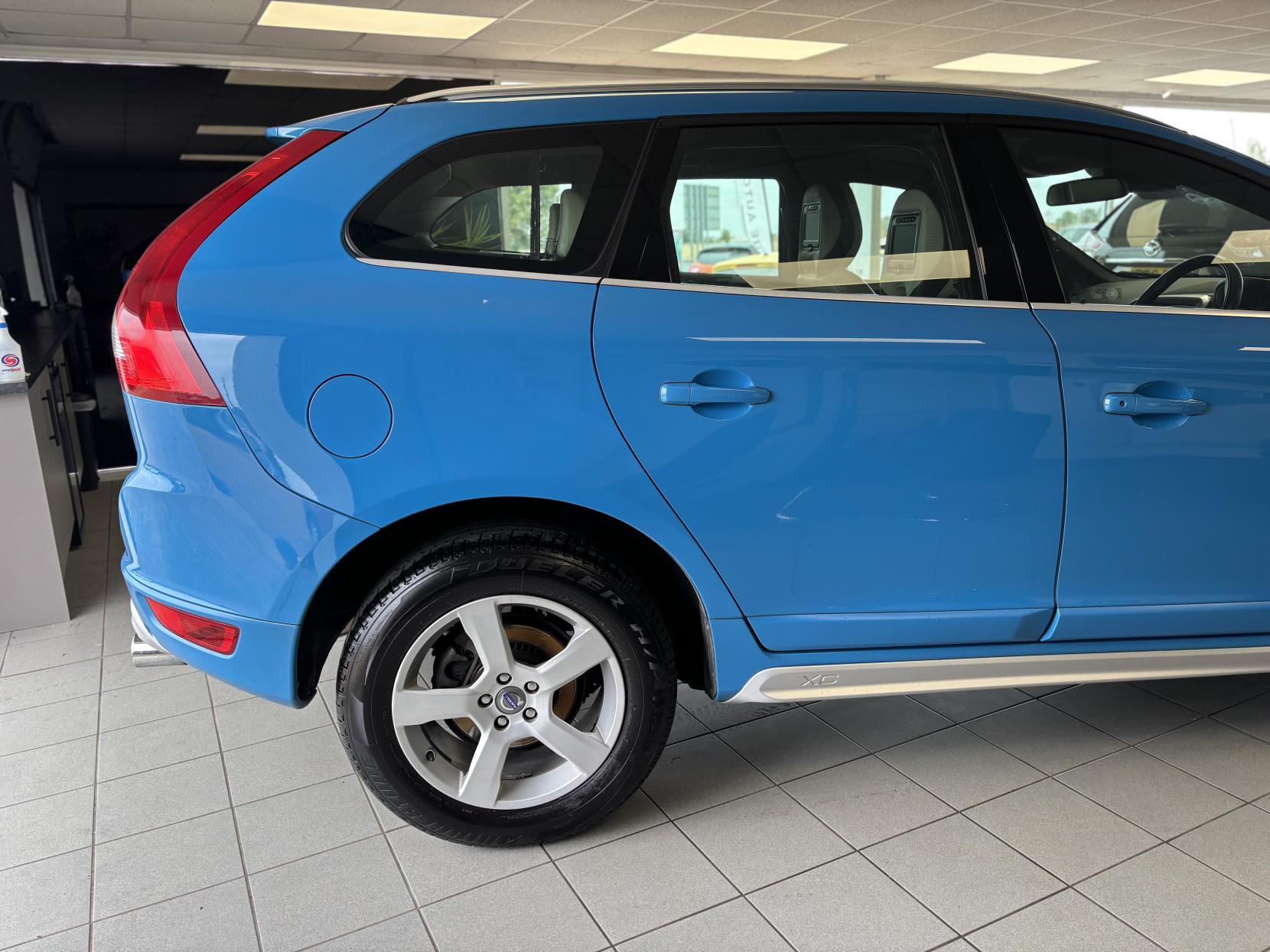 Volvo XC60 2.4 D4 R-Design SUV 5dr Diesel Manual AWD Euro 5 (s/s) (163 ps)