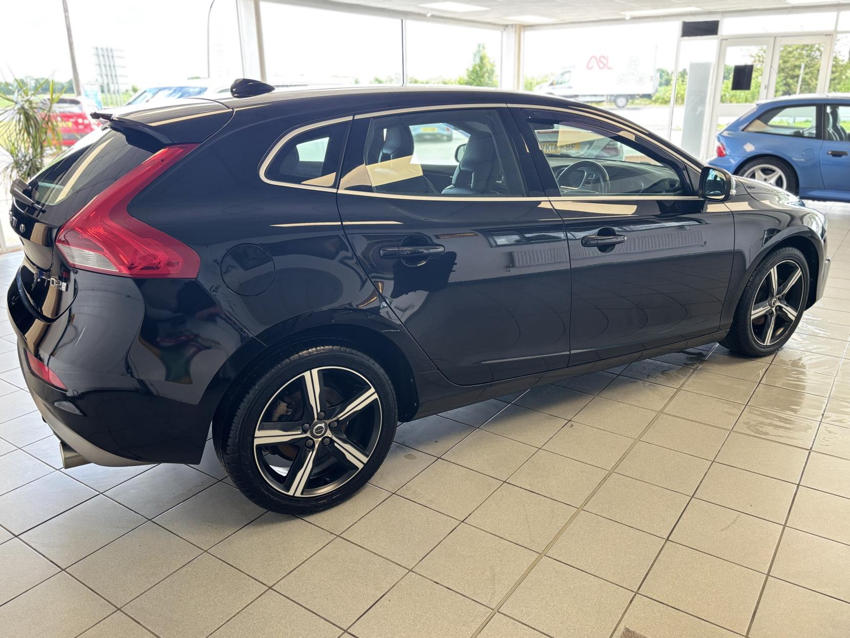 Volvo V40 2.0 D2 R-Design Nav Plus Hatchback 5dr Diesel Manual Euro 6 (s/s) (120 ps)