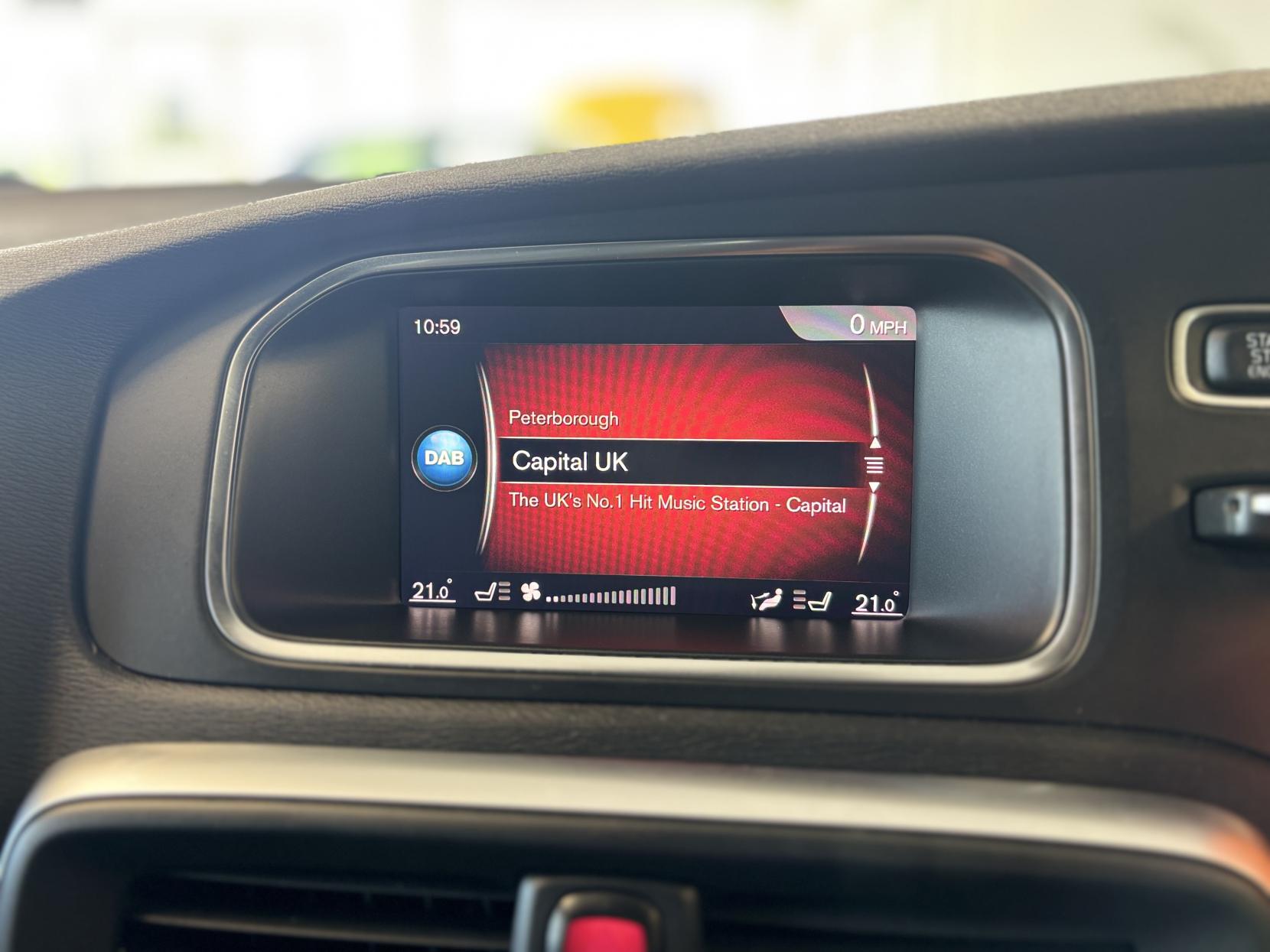 Volvo V40 2.0 D2 R-Design Nav Plus Hatchback 5dr Diesel Manual Euro 6 (s/s) (120 ps)
