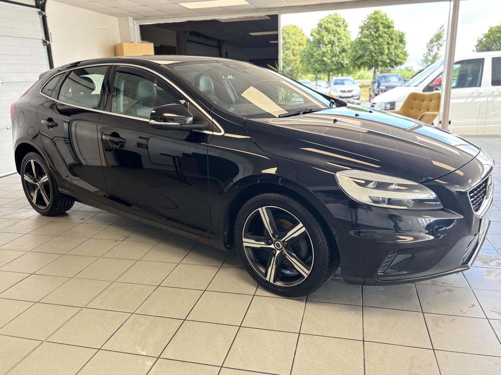 Volvo V40 2.0 D2 R-Design Nav Plus Hatchback 5dr Diesel Manual Euro 6 (s/s) (120 ps)