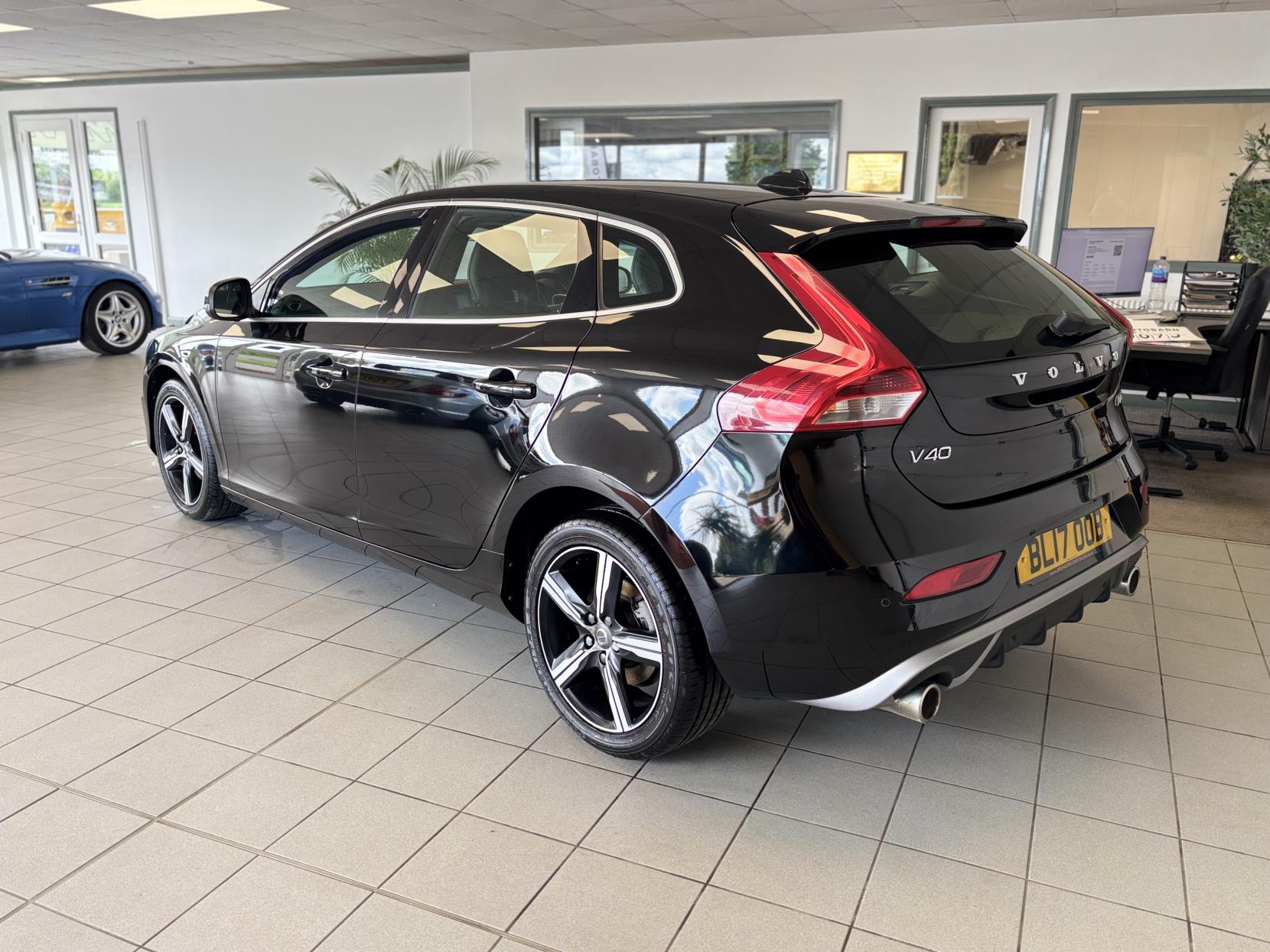 Volvo V40 2.0 D2 R-Design Nav Plus Hatchback 5dr Diesel Manual Euro 6 (s/s) (120 ps)