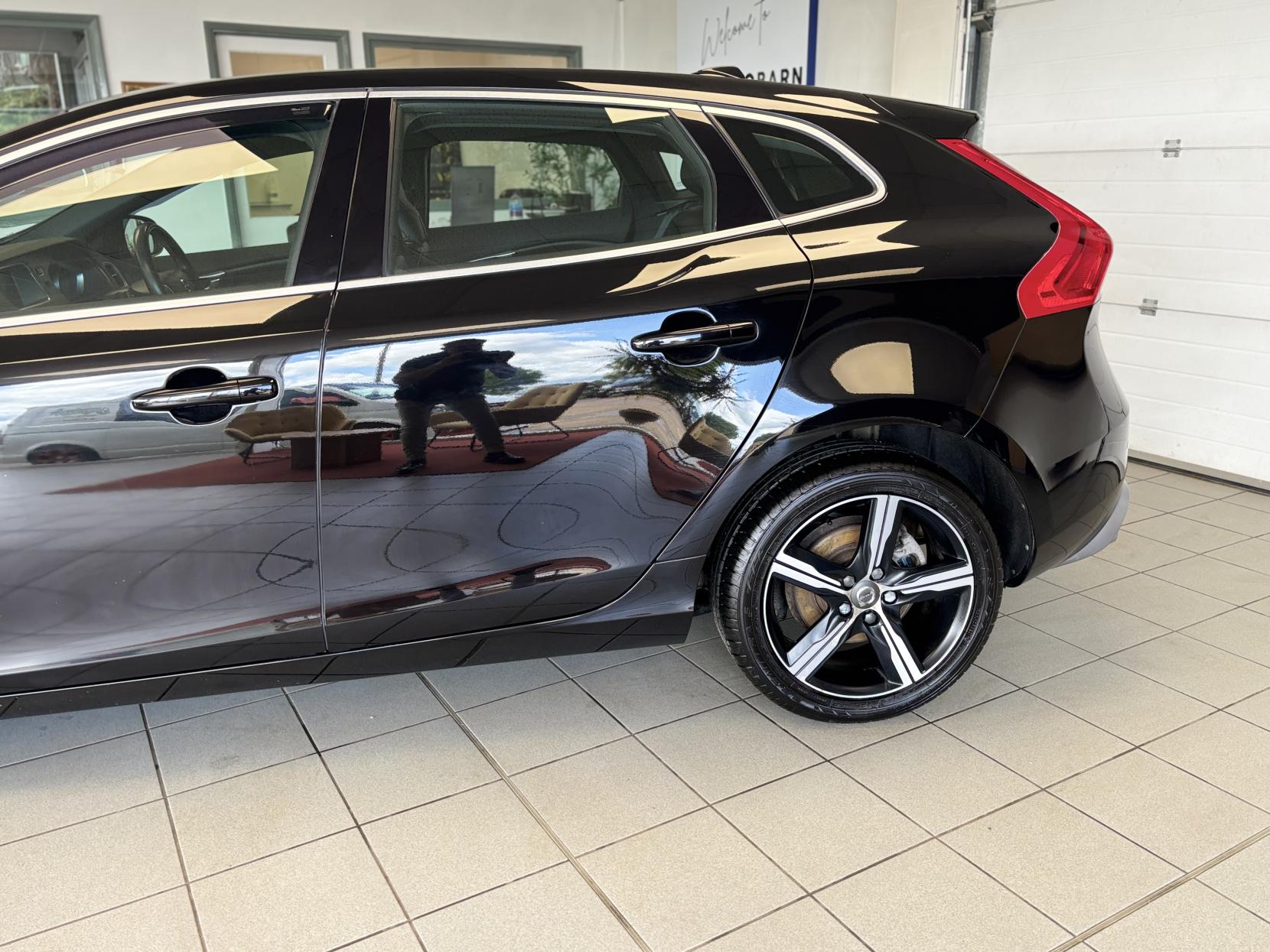 Volvo V40 2.0 D2 R-Design Nav Plus Hatchback 5dr Diesel Manual Euro 6 (s/s) (120 ps)