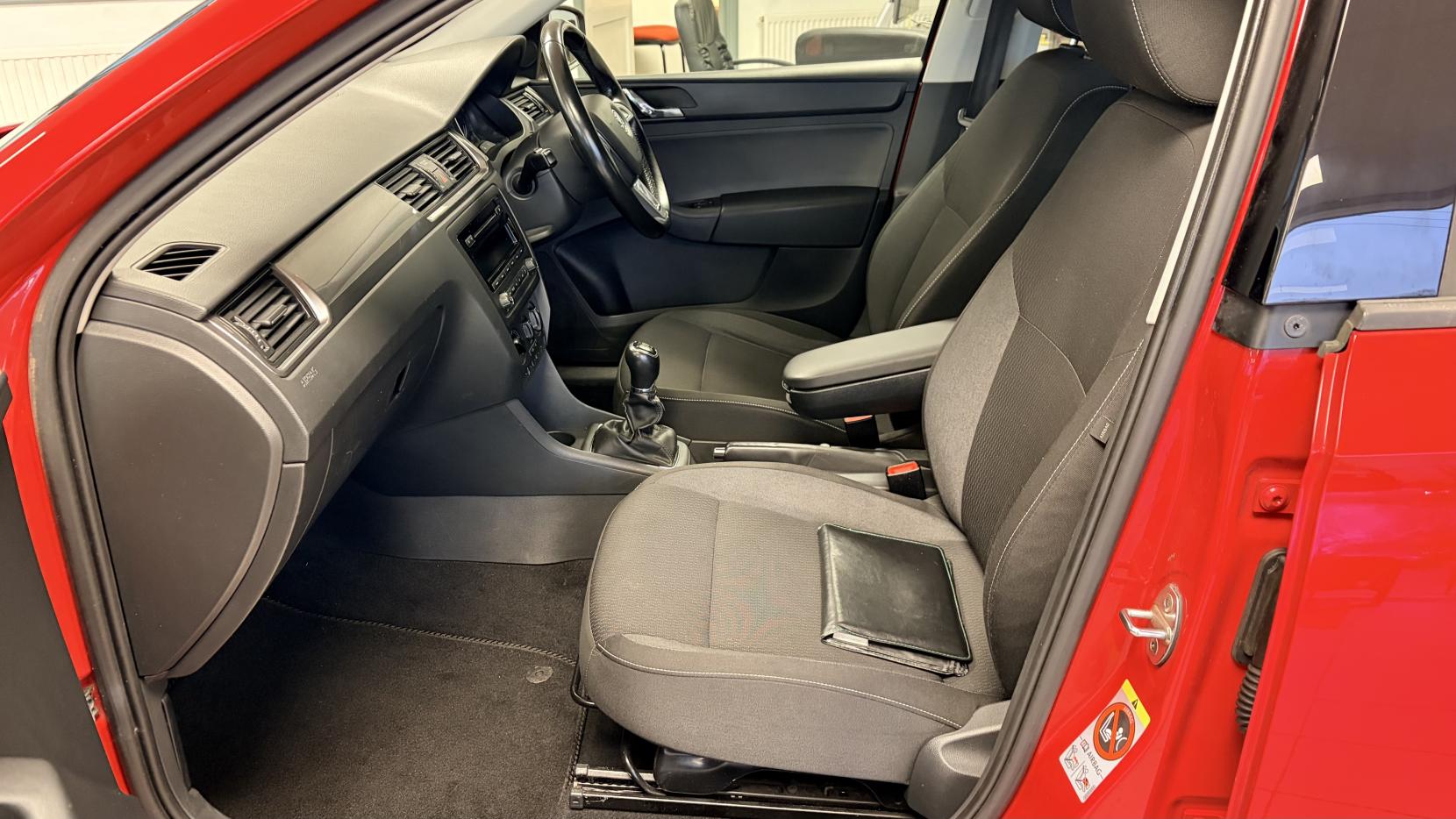 Skoda Rapid Spaceback 1.2 TSI SE Hatchback 5dr Petrol Manual Euro 5 (105 ps)