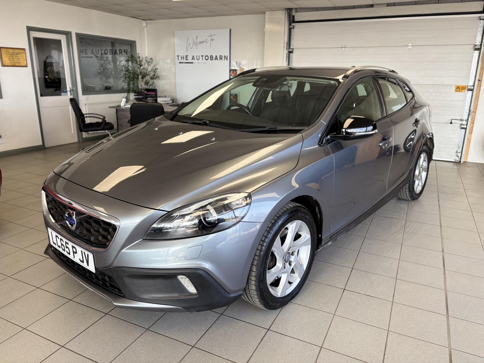 Volvo V40 Cross Country 2.0 D2 Lux Hatchback 5dr Diesel Manual Euro 6 (s/s) (120 ps)