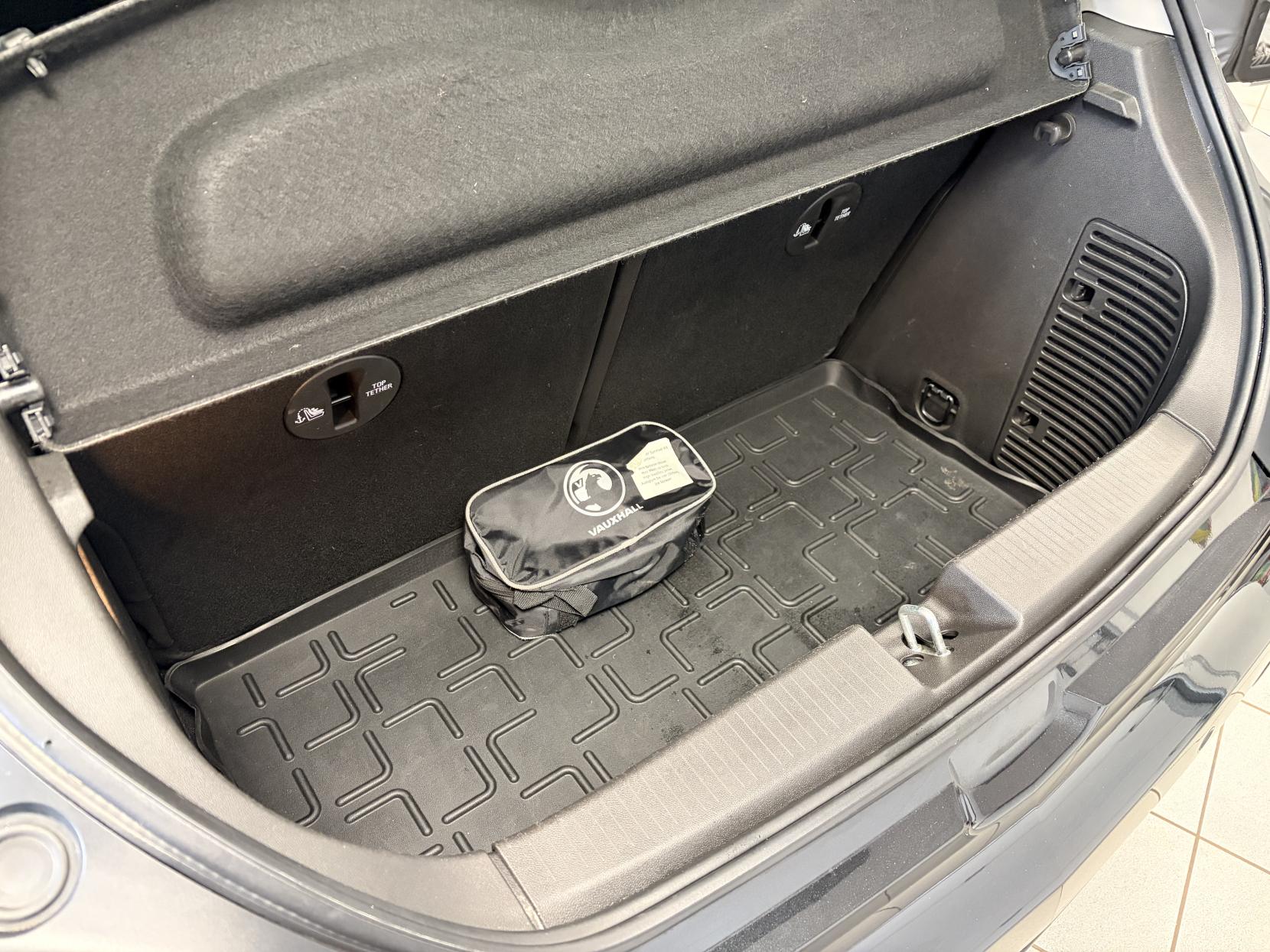 Vauxhall ADAM 1.4 16v GLAM Hatchback 3dr Petrol Manual Euro 5 (87 ps)