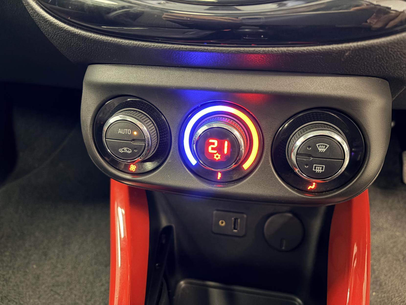 Vauxhall ADAM 1.4 16v GLAM Hatchback 3dr Petrol Manual Euro 5 (87 ps)