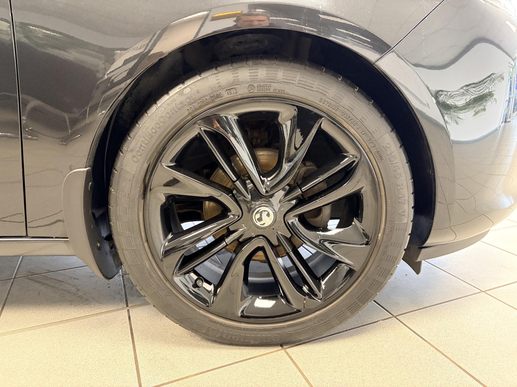 Vauxhall ADAM 1.4 16v GLAM Hatchback 3dr Petrol Manual Euro 5 (87 ps)