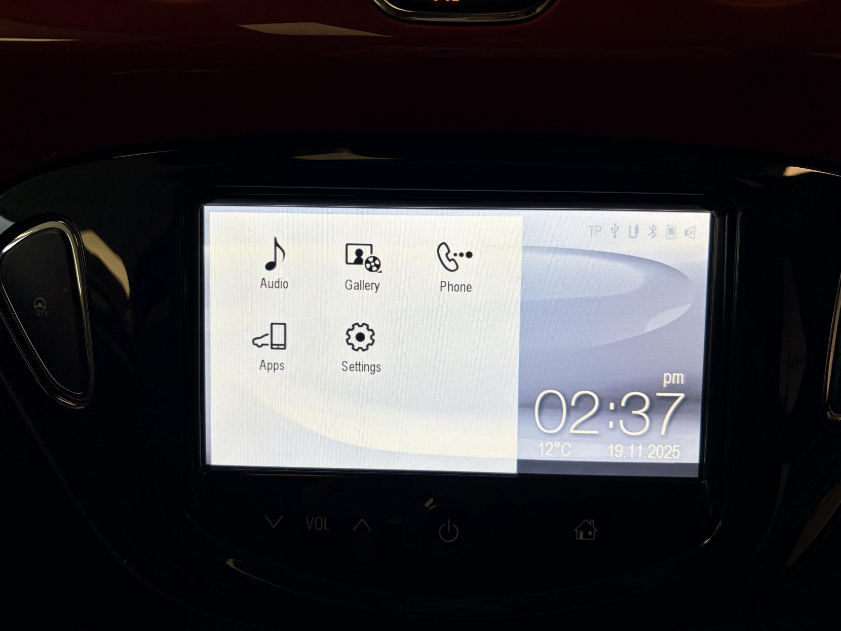 Vauxhall ADAM 1.4 16v GLAM Hatchback 3dr Petrol Manual Euro 5 (87 ps)