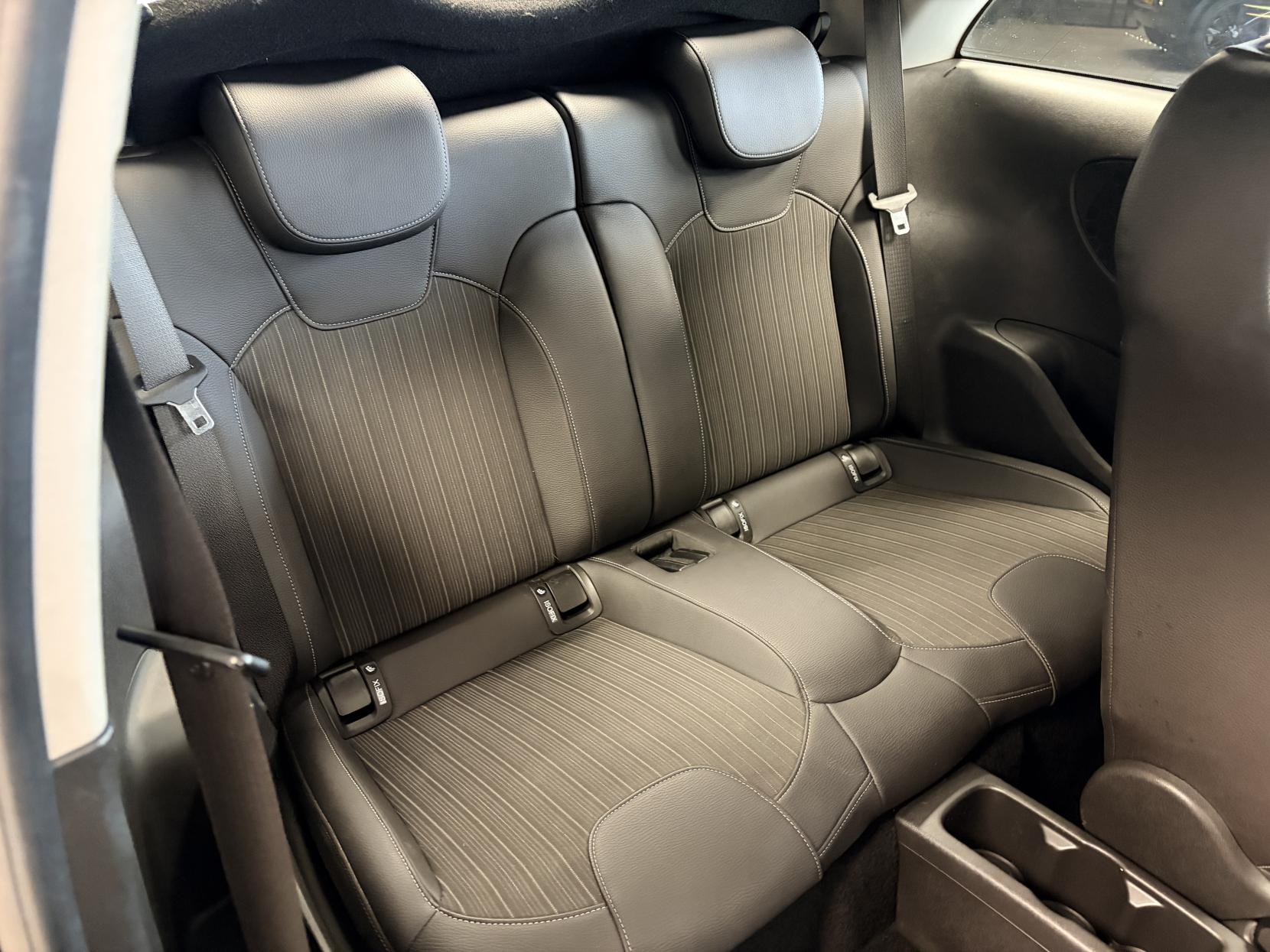 Vauxhall ADAM 1.4 16v GLAM Hatchback 3dr Petrol Manual Euro 5 (87 ps)