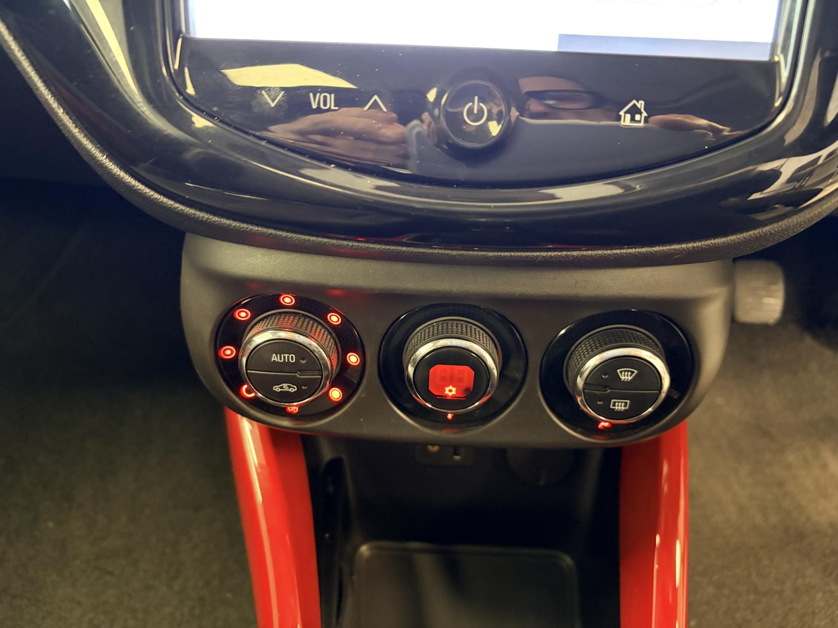 Vauxhall ADAM 1.4 16v GLAM Hatchback 3dr Petrol Manual Euro 5 (87 ps)