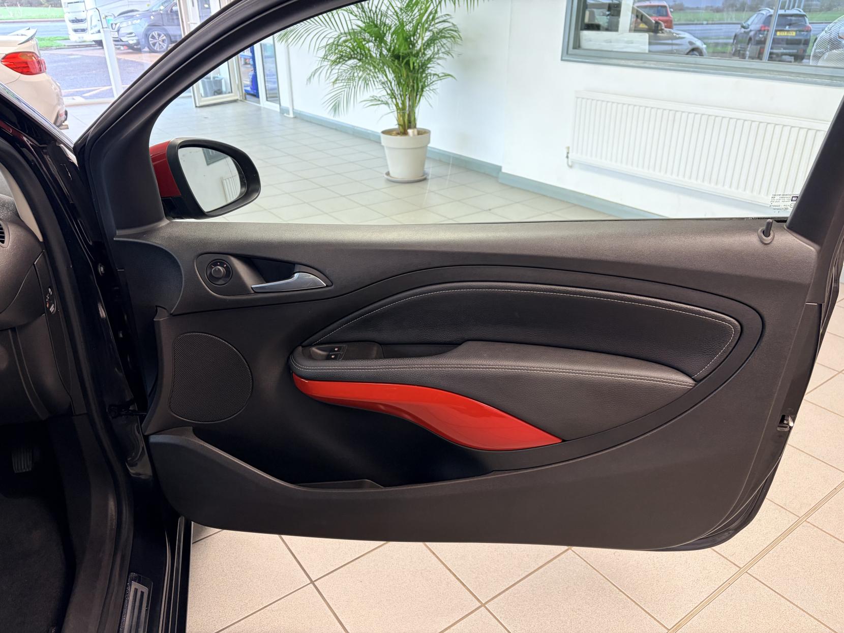 Vauxhall ADAM 1.4 16v GLAM Hatchback 3dr Petrol Manual Euro 5 (87 ps)