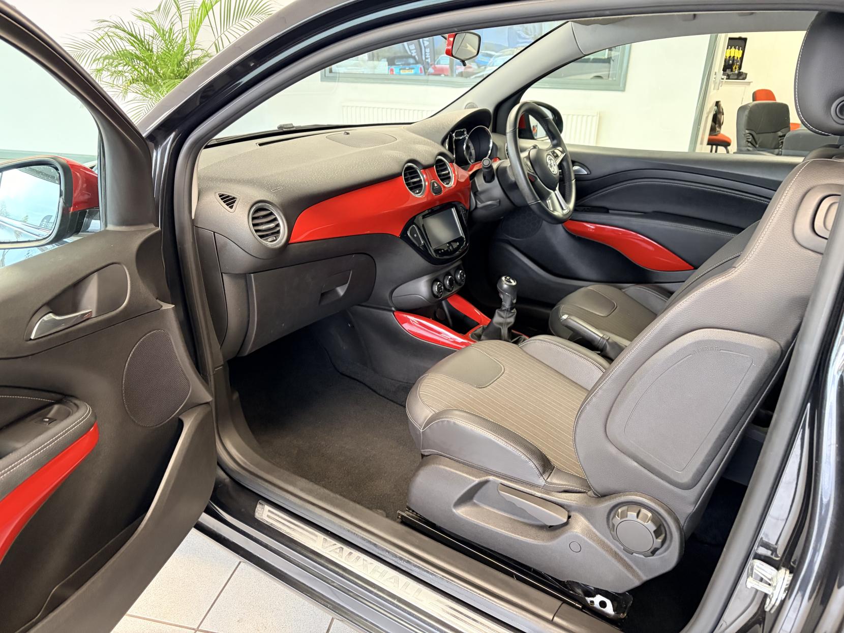 Vauxhall ADAM 1.4 16v GLAM Hatchback 3dr Petrol Manual Euro 5 (87 ps)