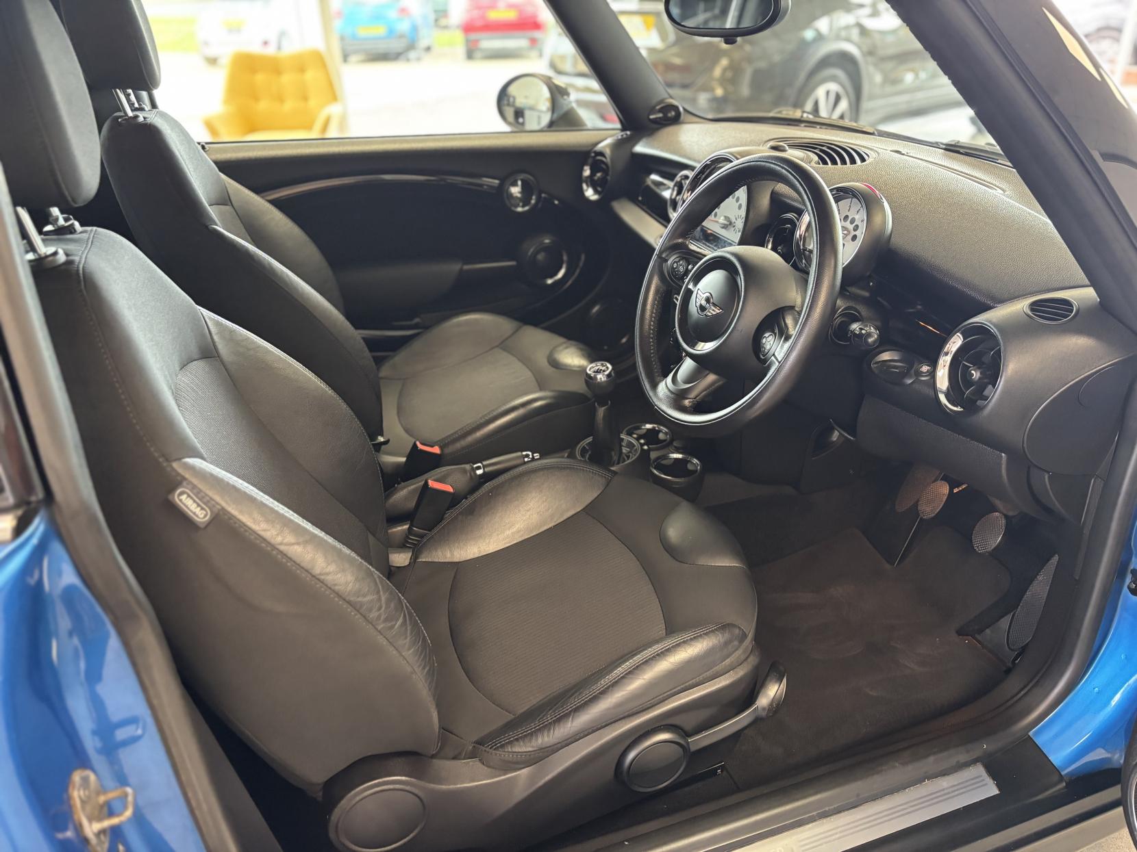 MINI Hatch 1.6 Cooper D Pimlico Hatchback 3dr Diesel Manual Euro 5 (s/s) (112 ps)