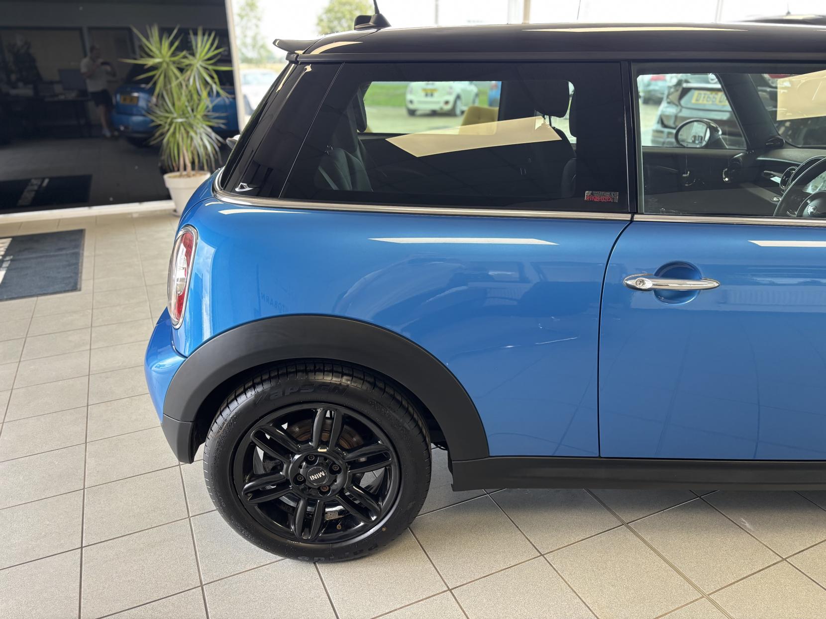 MINI Hatch 1.6 Cooper D Pimlico Hatchback 3dr Diesel Manual Euro 5 (s/s) (112 ps)