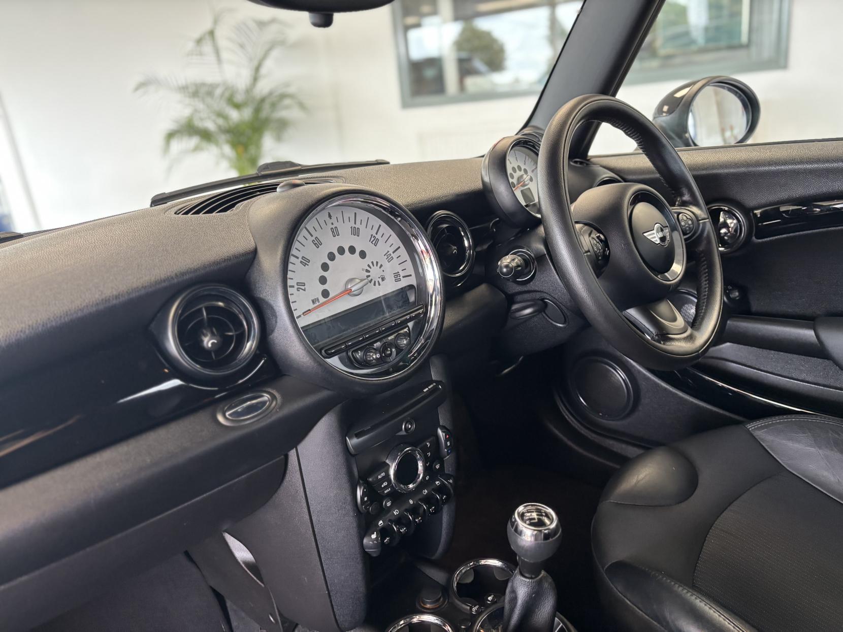 MINI Hatch 1.6 Cooper D Pimlico Hatchback 3dr Diesel Manual Euro 5 (s/s) (112 ps)