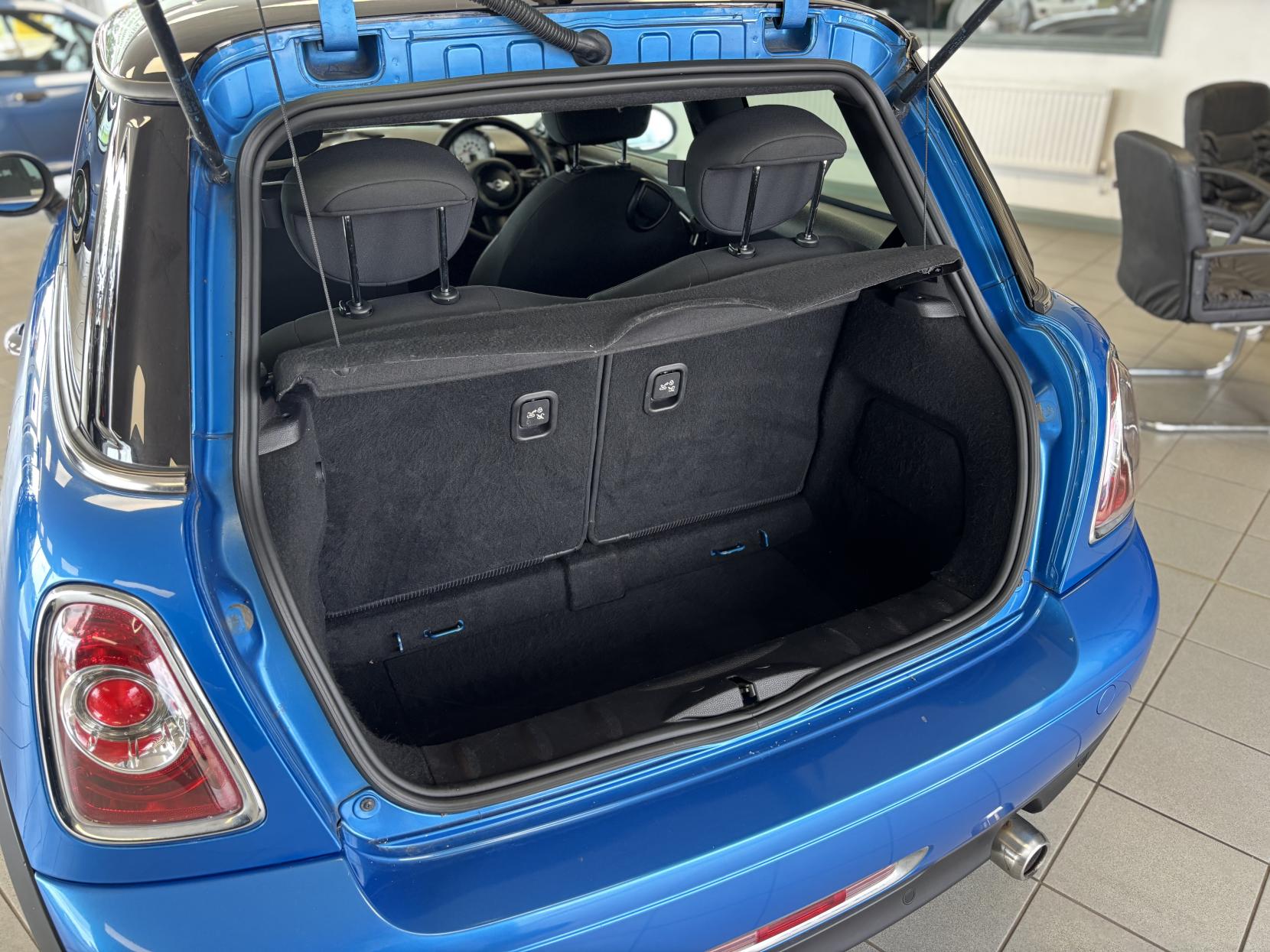 MINI Hatch 1.6 Cooper D Pimlico Hatchback 3dr Diesel Manual Euro 5 (s/s) (112 ps)