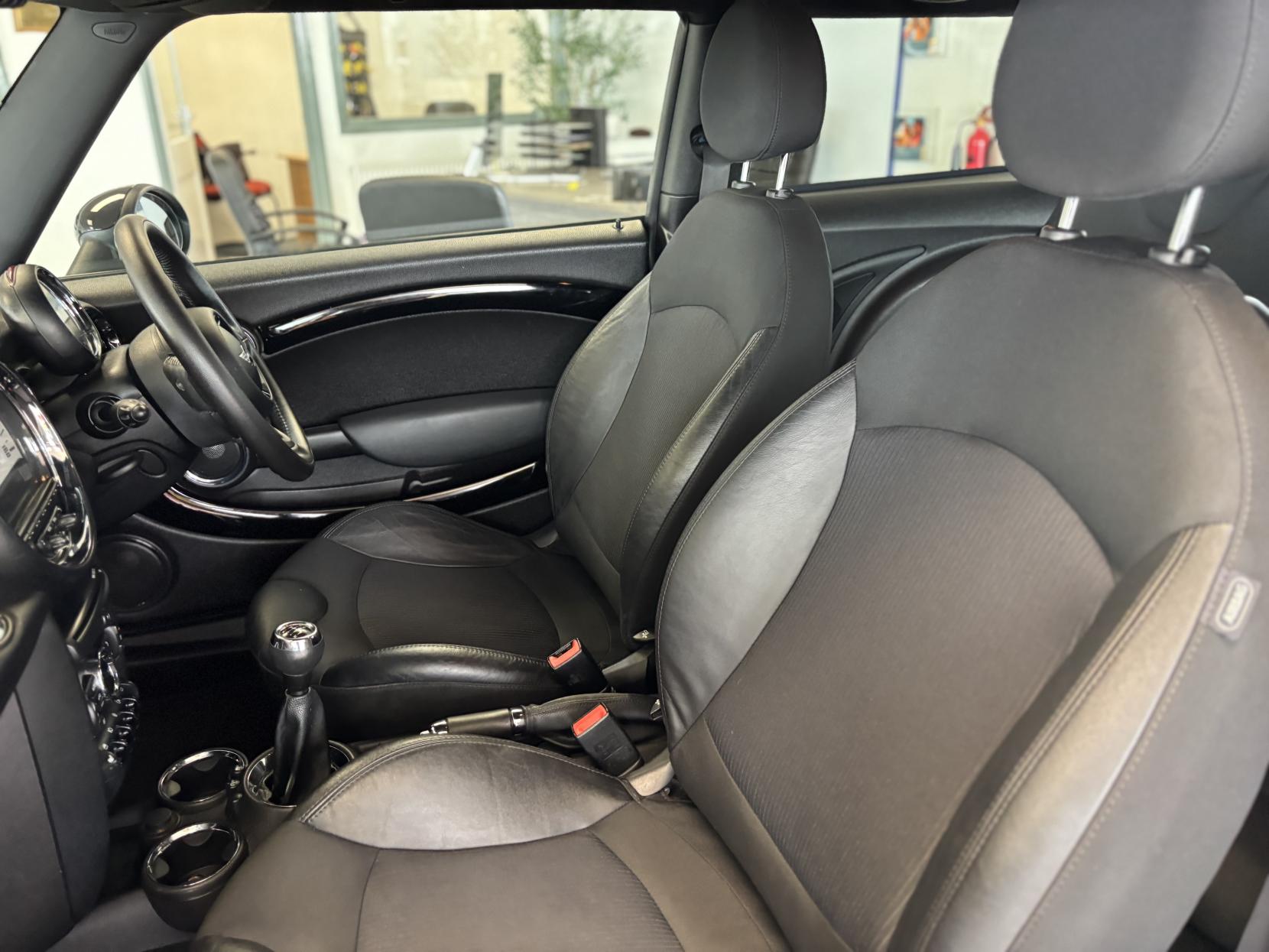 MINI Hatch 1.6 Cooper D Pimlico Hatchback 3dr Diesel Manual Euro 5 (s/s) (112 ps)