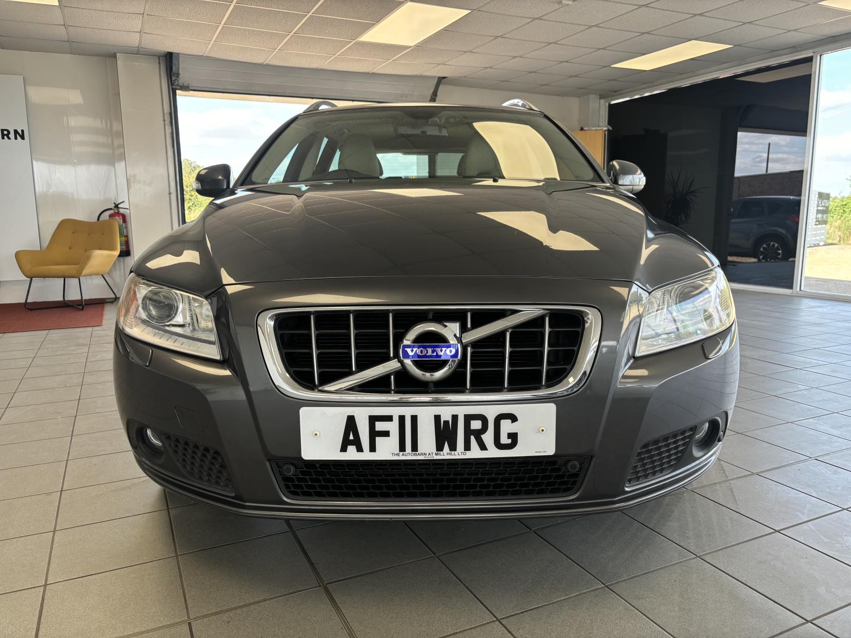 Volvo V70 2.4 D5 SE Lux Estate 5dr Diesel Geartronic Euro 5 (205 ps)