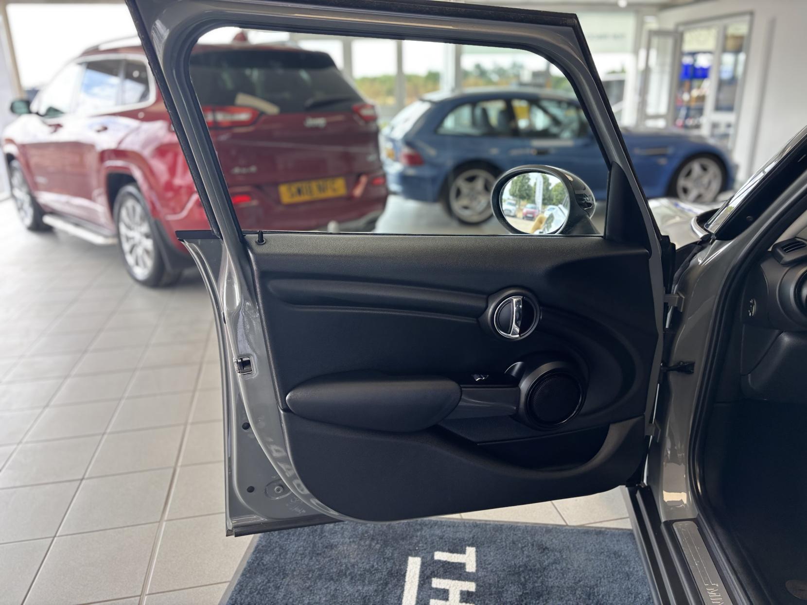 MINI Hatch 1.5 Cooper Hatchback 5dr Petrol Manual Euro 6 (s/s) (136 ps)