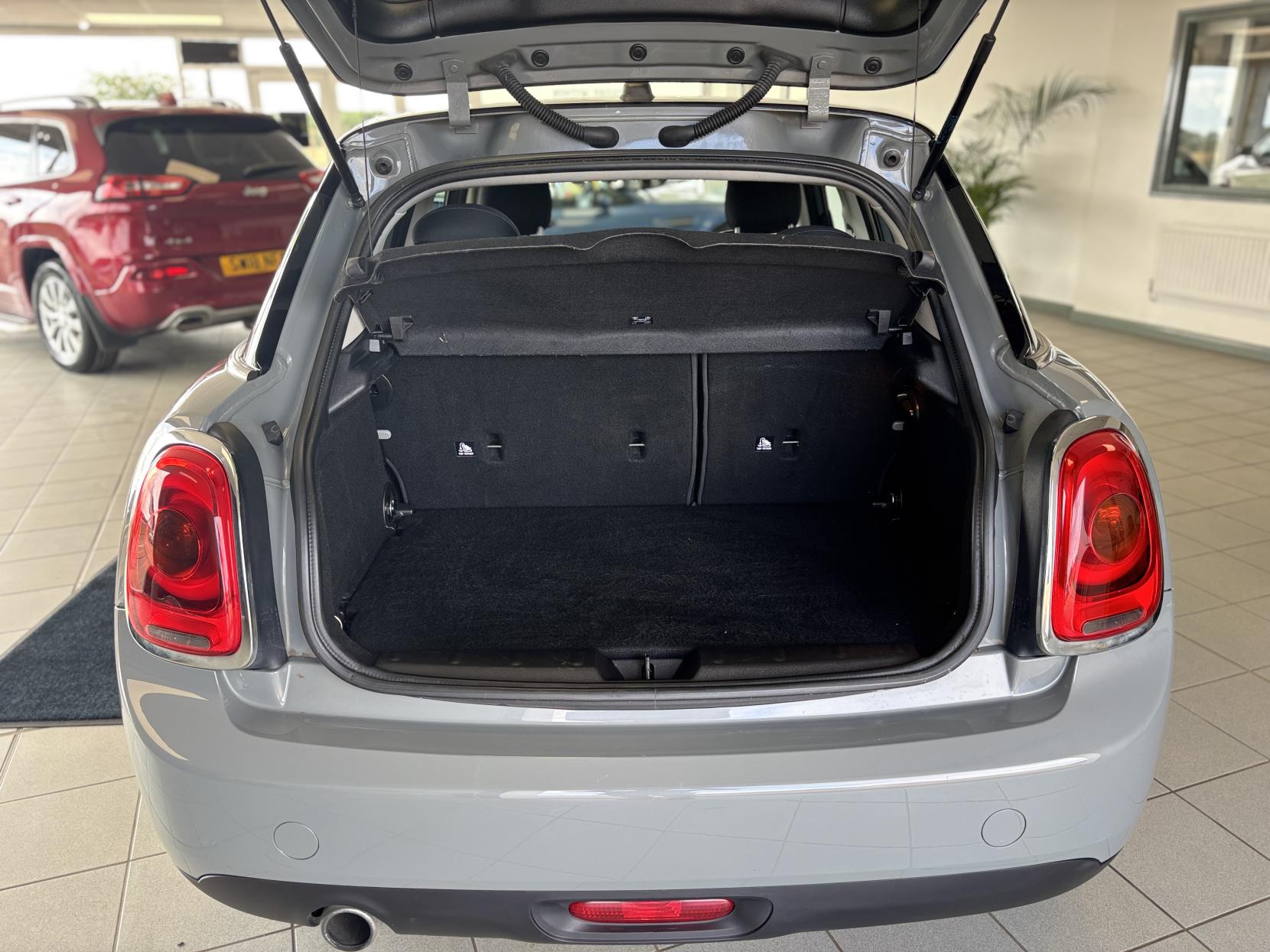 MINI Hatch 1.5 Cooper Hatchback 5dr Petrol Manual Euro 6 (s/s) (136 ps)