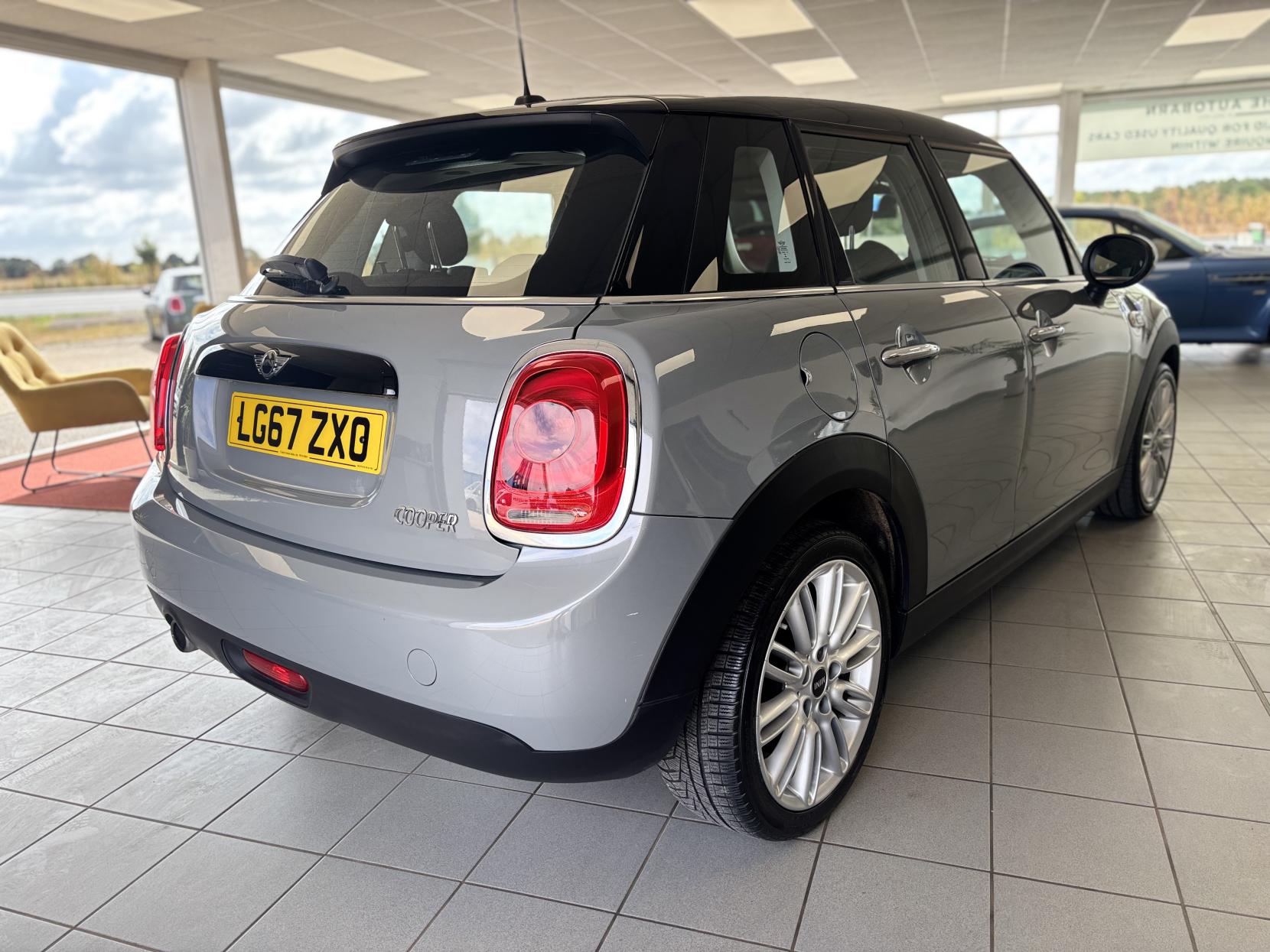 MINI Hatch 1.5 Cooper Hatchback 5dr Petrol Manual Euro 6 (s/s) (136 ps)