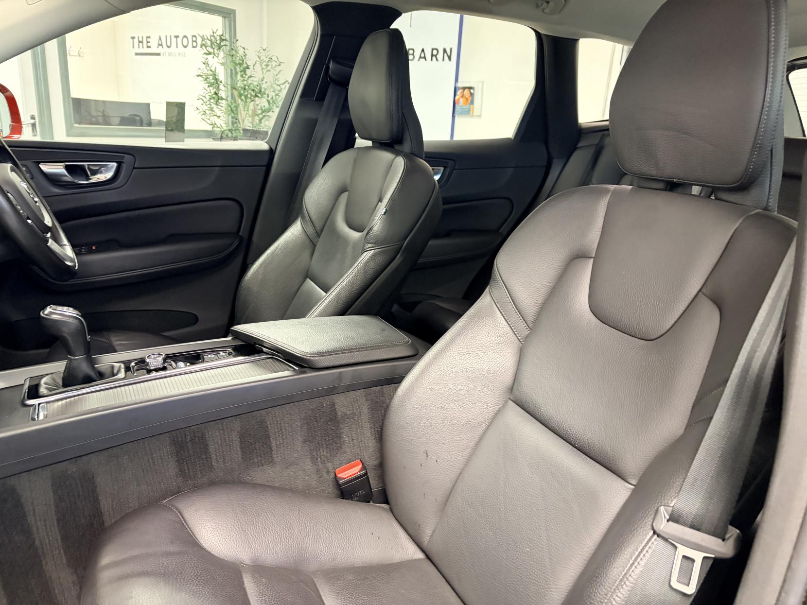 Volvo XC60 2.0 D4 Momentum SUV 5dr Diesel Manual AWD Euro 6 (s/s) (190 ps)