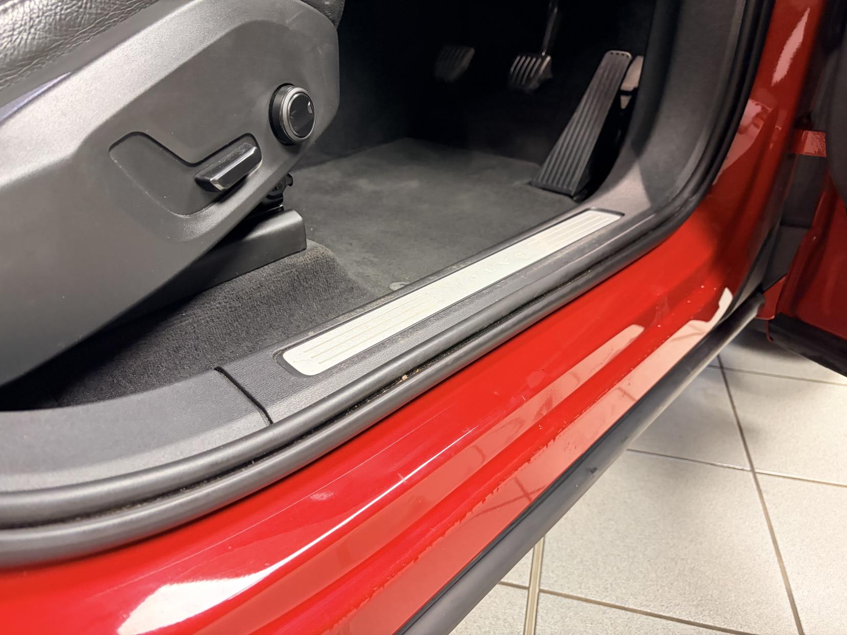 Volvo XC60 2.0 D4 Momentum SUV 5dr Diesel Manual AWD Euro 6 (s/s) (190 ps)