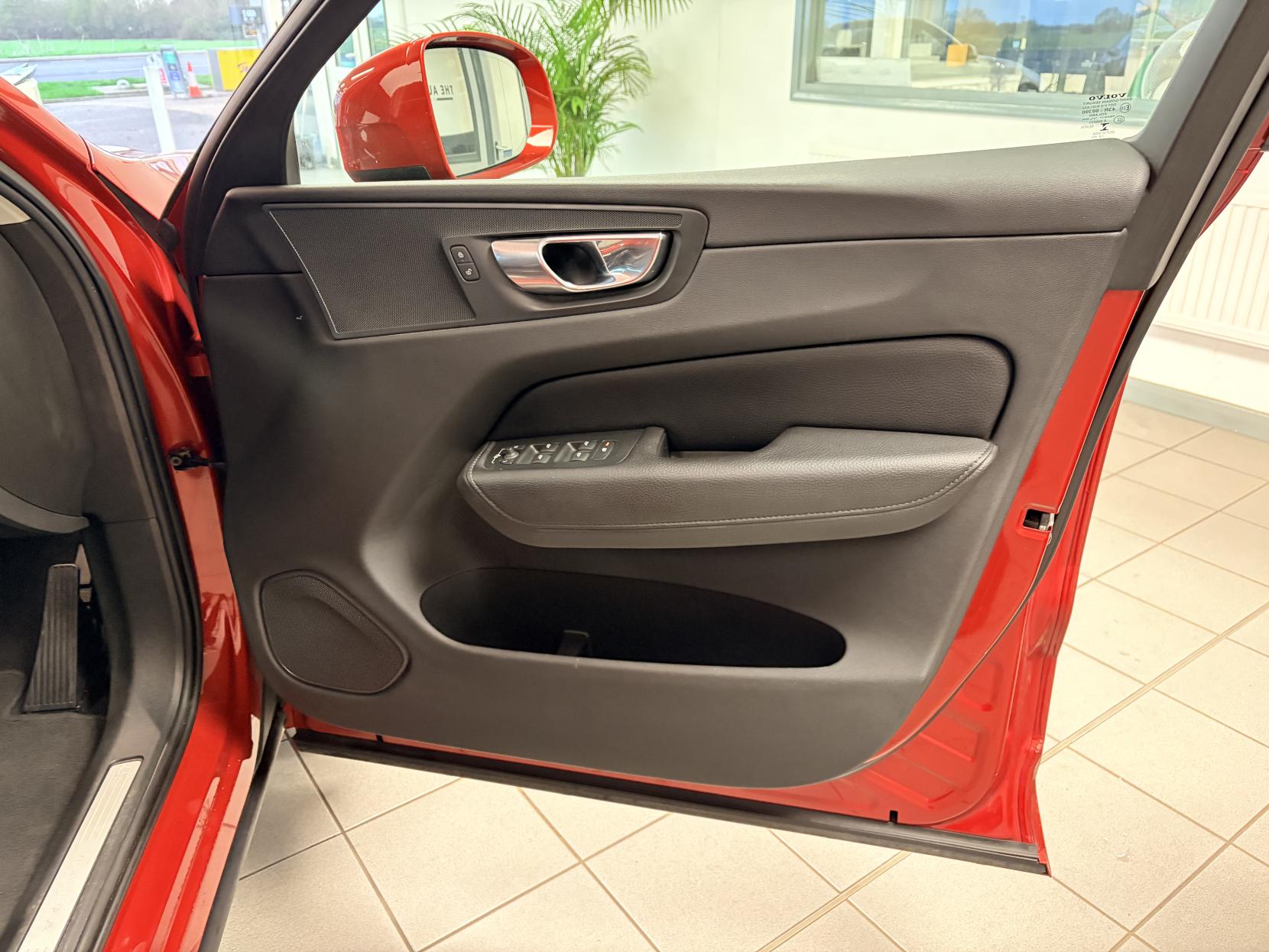 Volvo XC60 2.0 D4 Momentum SUV 5dr Diesel Manual AWD Euro 6 (s/s) (190 ps)