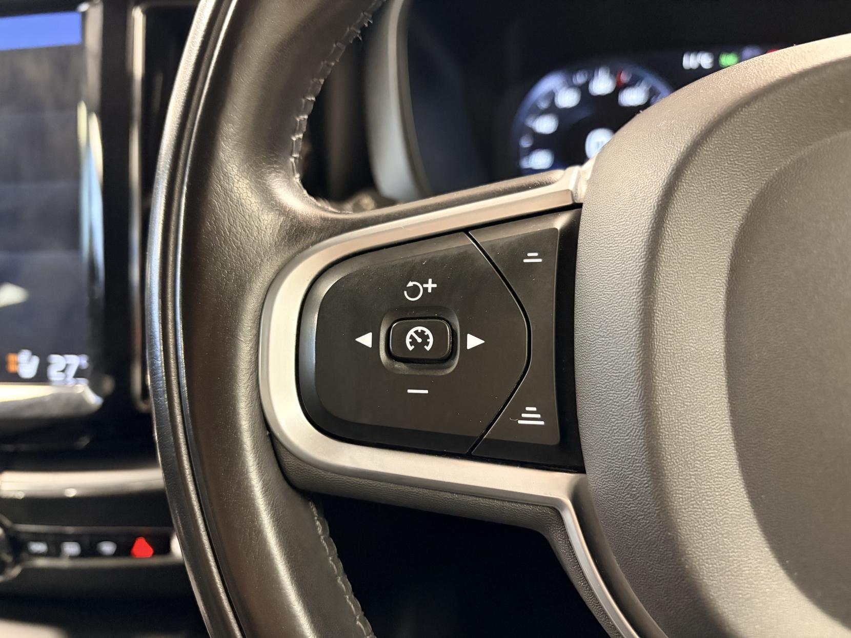 Volvo XC60 2.0 D4 Momentum SUV 5dr Diesel Manual AWD Euro 6 (s/s) (190 ps)