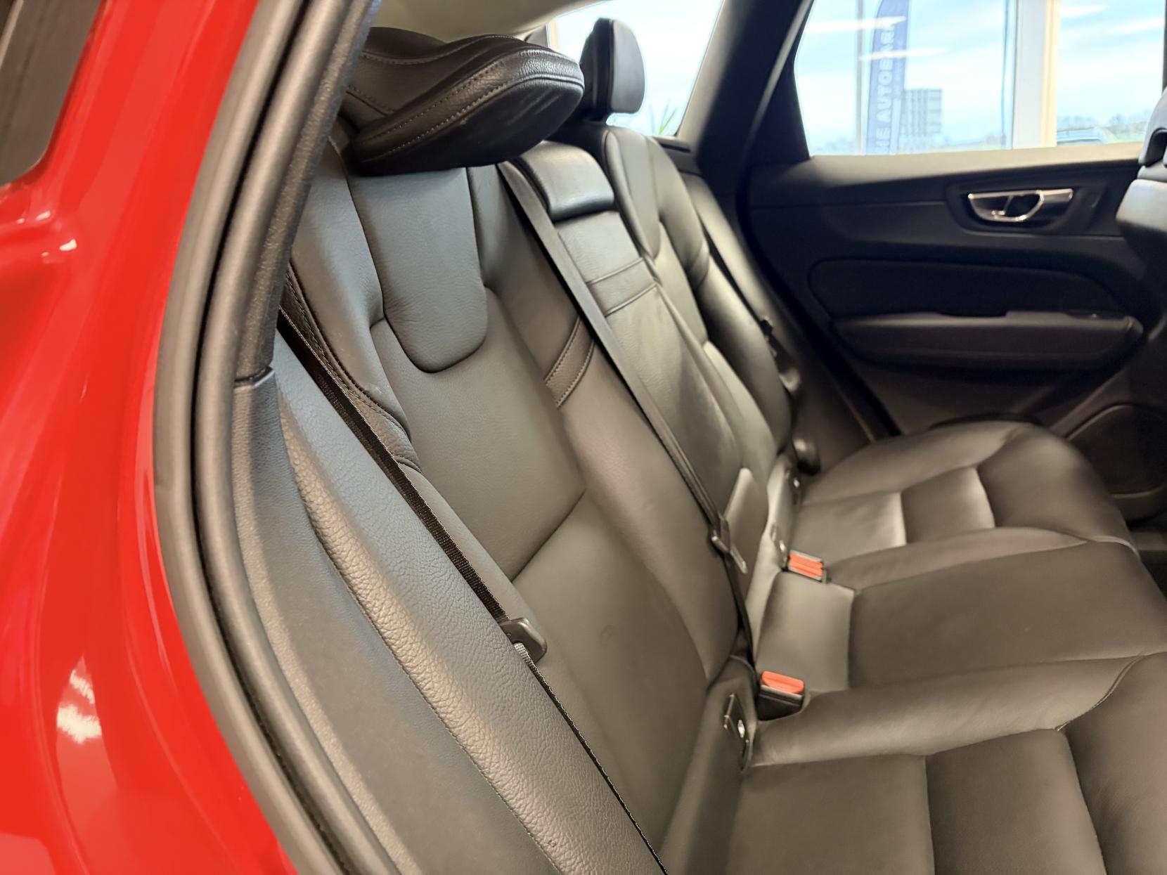 Volvo XC60 2.0 D4 Momentum SUV 5dr Diesel Manual AWD Euro 6 (s/s) (190 ps)