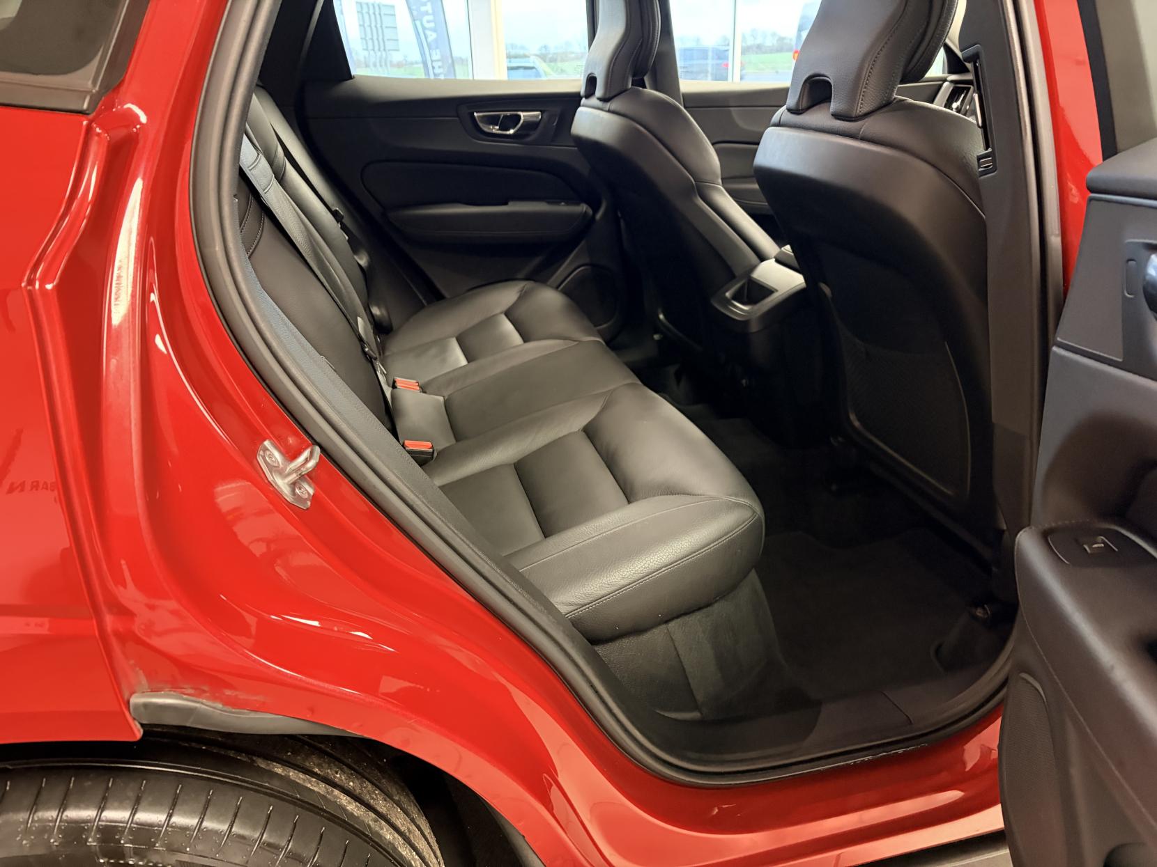 Volvo XC60 2.0 D4 Momentum SUV 5dr Diesel Manual AWD Euro 6 (s/s) (190 ps)