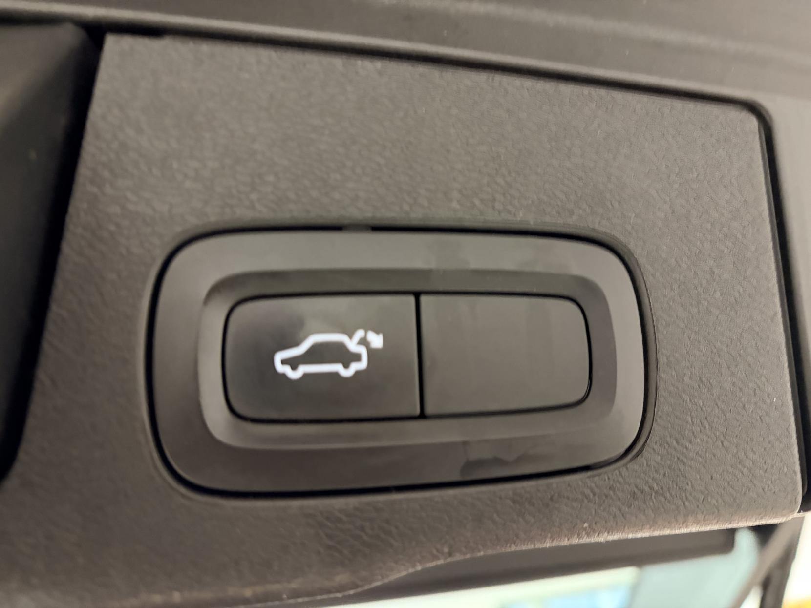 Volvo XC60 2.0 D4 Momentum SUV 5dr Diesel Manual AWD Euro 6 (s/s) (190 ps)