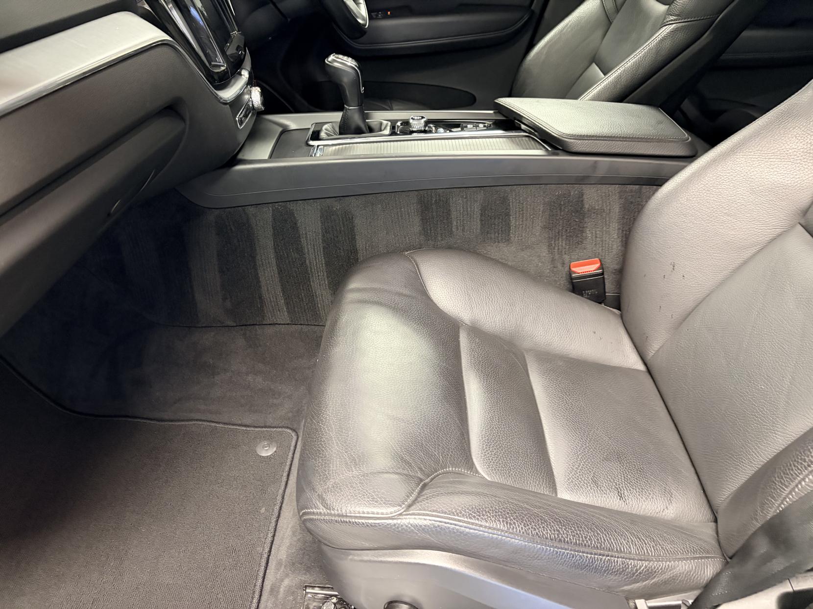 Volvo XC60 2.0 D4 Momentum SUV 5dr Diesel Manual AWD Euro 6 (s/s) (190 ps)