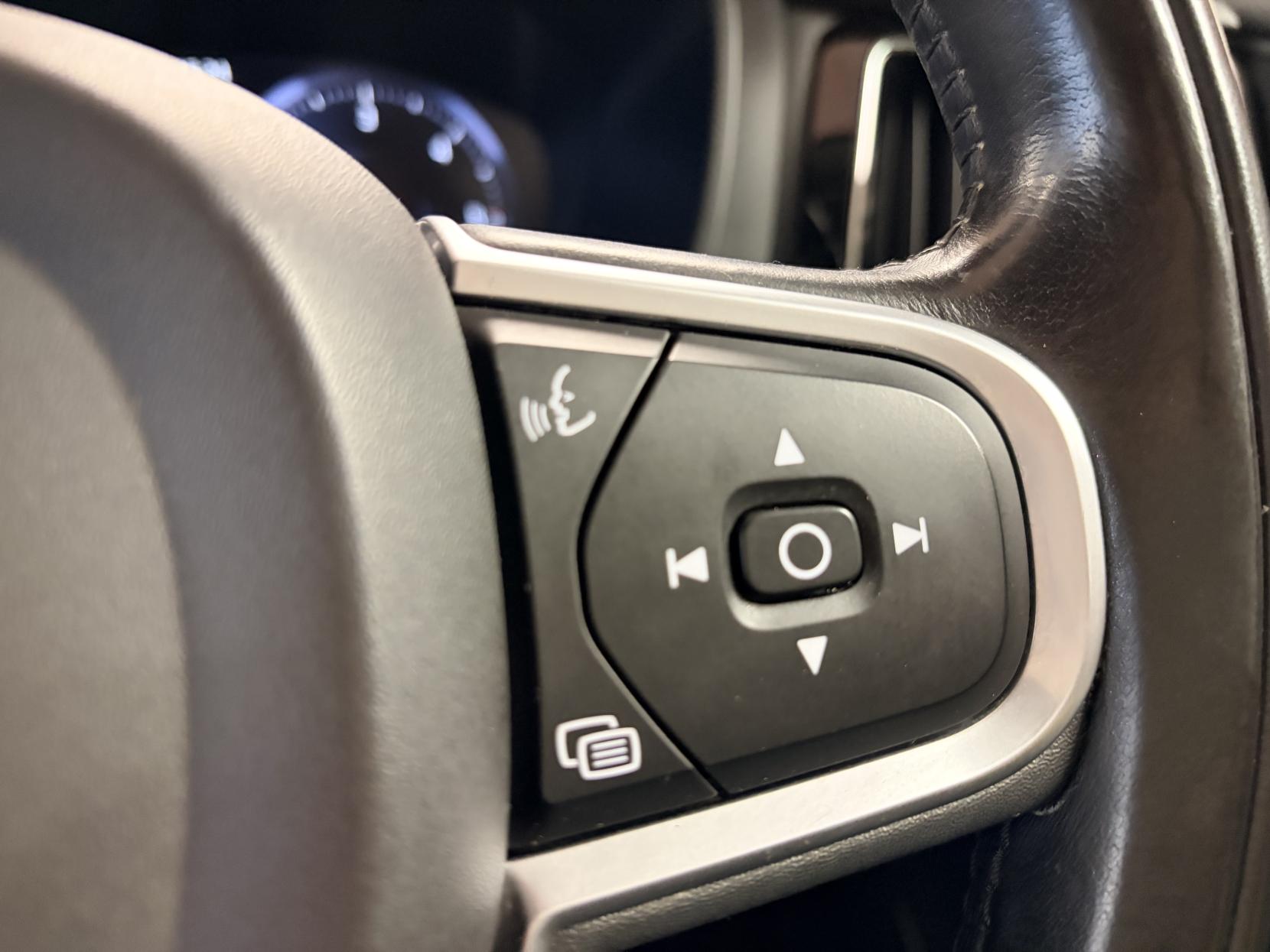 Volvo XC60 2.0 D4 Momentum SUV 5dr Diesel Manual AWD Euro 6 (s/s) (190 ps)