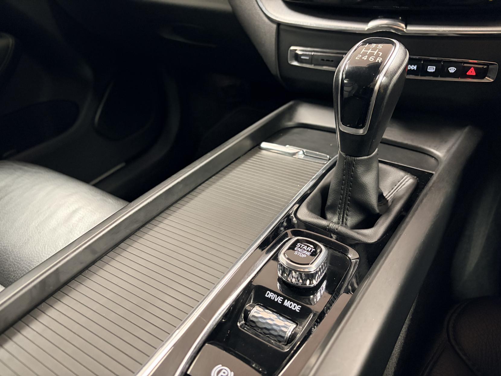 Volvo XC60 2.0 D4 Momentum SUV 5dr Diesel Manual AWD Euro 6 (s/s) (190 ps)