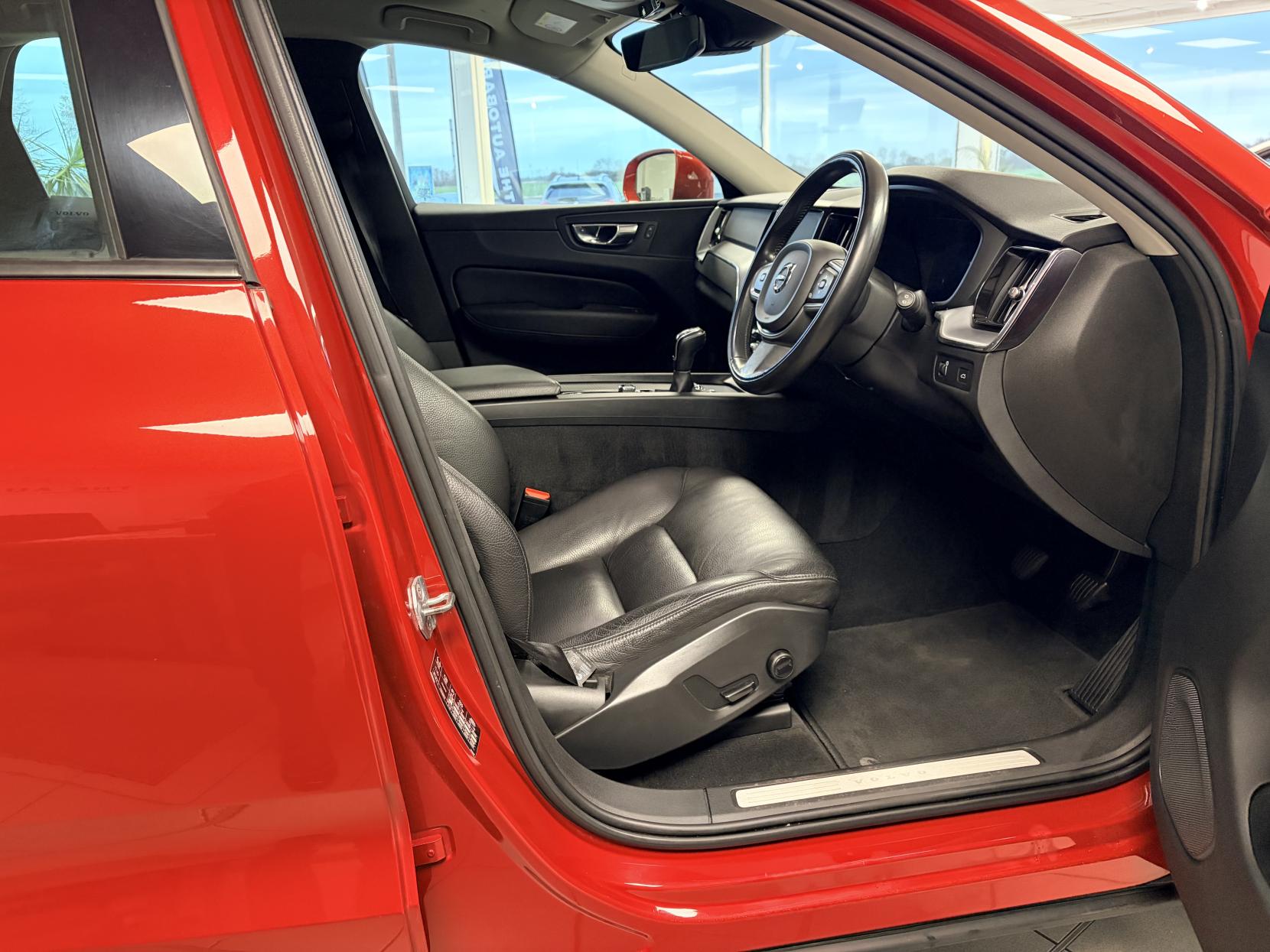 Volvo XC60 2.0 D4 Momentum SUV 5dr Diesel Manual AWD Euro 6 (s/s) (190 ps)