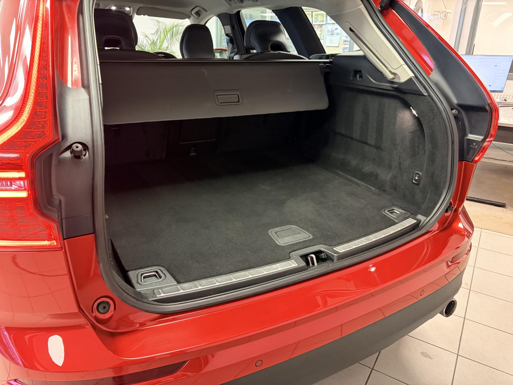 Volvo XC60 2.0 D4 Momentum SUV 5dr Diesel Manual AWD Euro 6 (s/s) (190 ps)