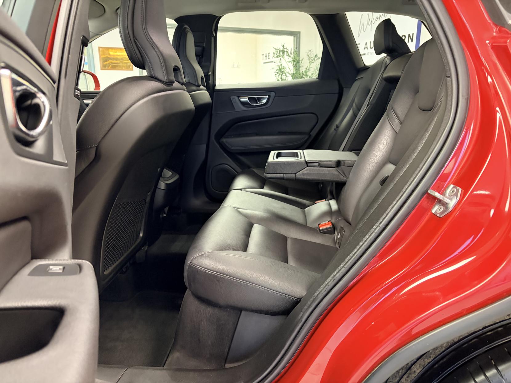 Volvo XC60 2.0 D4 Momentum SUV 5dr Diesel Manual AWD Euro 6 (s/s) (190 ps)