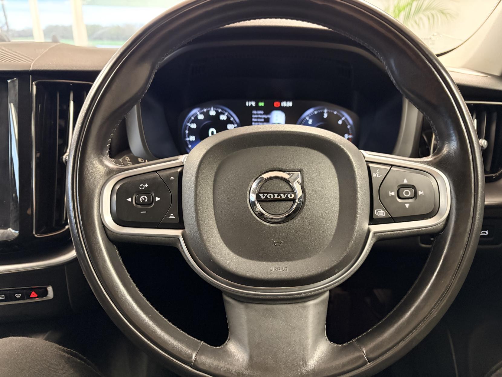 Volvo XC60 2.0 D4 Momentum SUV 5dr Diesel Manual AWD Euro 6 (s/s) (190 ps)