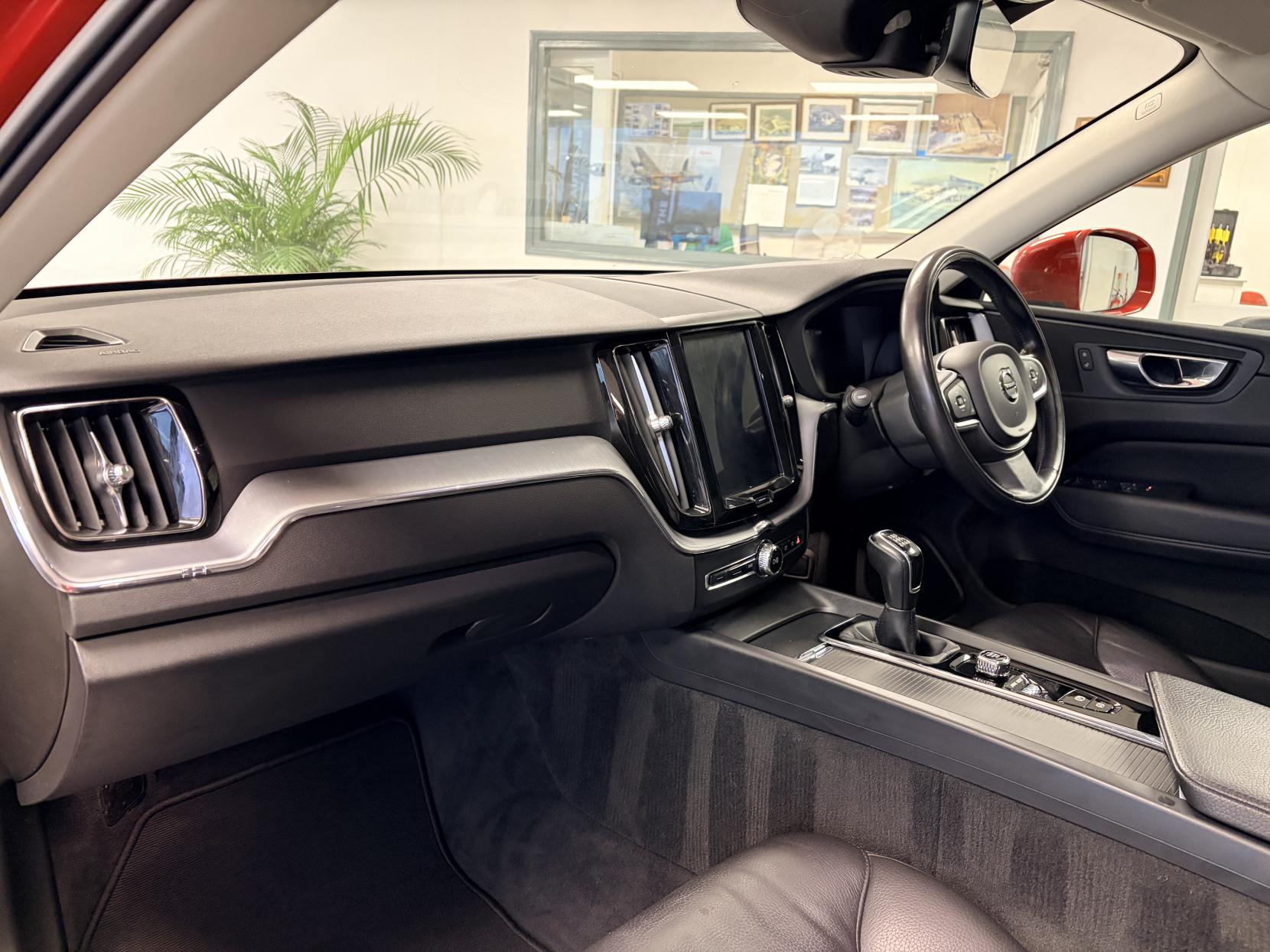 Volvo XC60 2.0 D4 Momentum SUV 5dr Diesel Manual AWD Euro 6 (s/s) (190 ps)