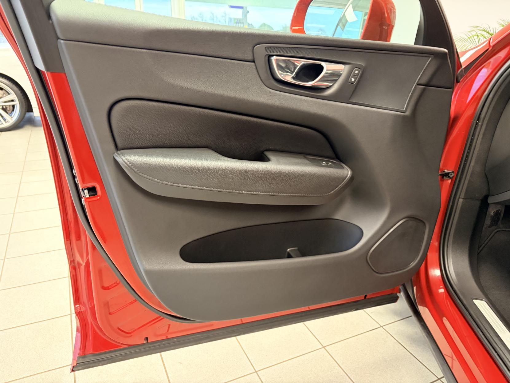 Volvo XC60 2.0 D4 Momentum SUV 5dr Diesel Manual AWD Euro 6 (s/s) (190 ps)