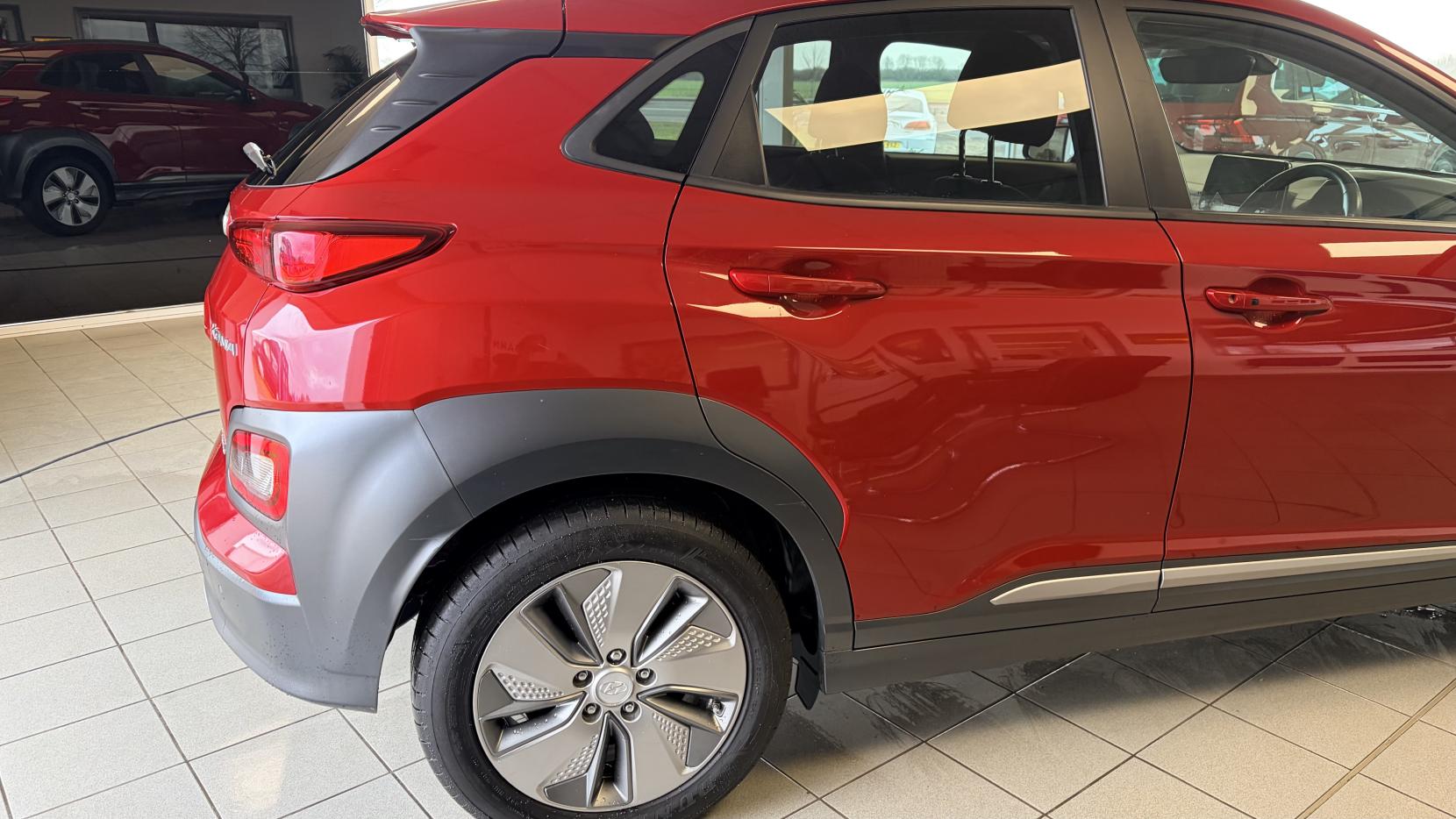 Hyundai KONA 64kWh Premium SUV 5dr Electric Auto (7kW Charger) (204 ps)