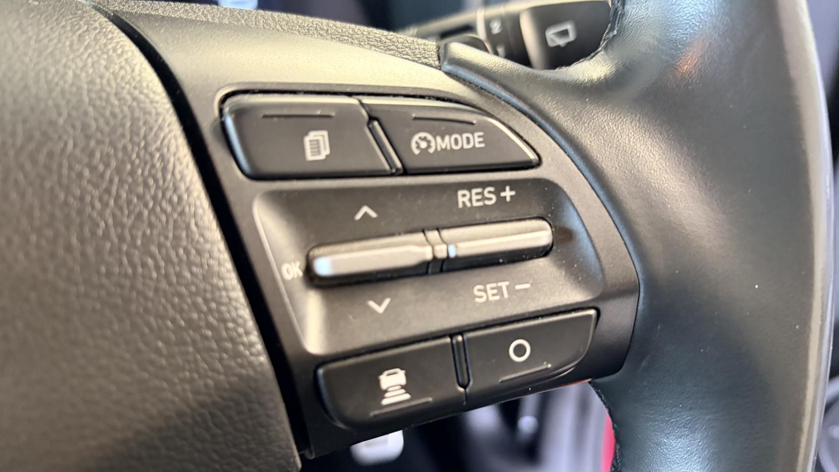 Hyundai KONA 64kWh Premium SUV 5dr Electric Auto (7kW Charger) (204 ps)