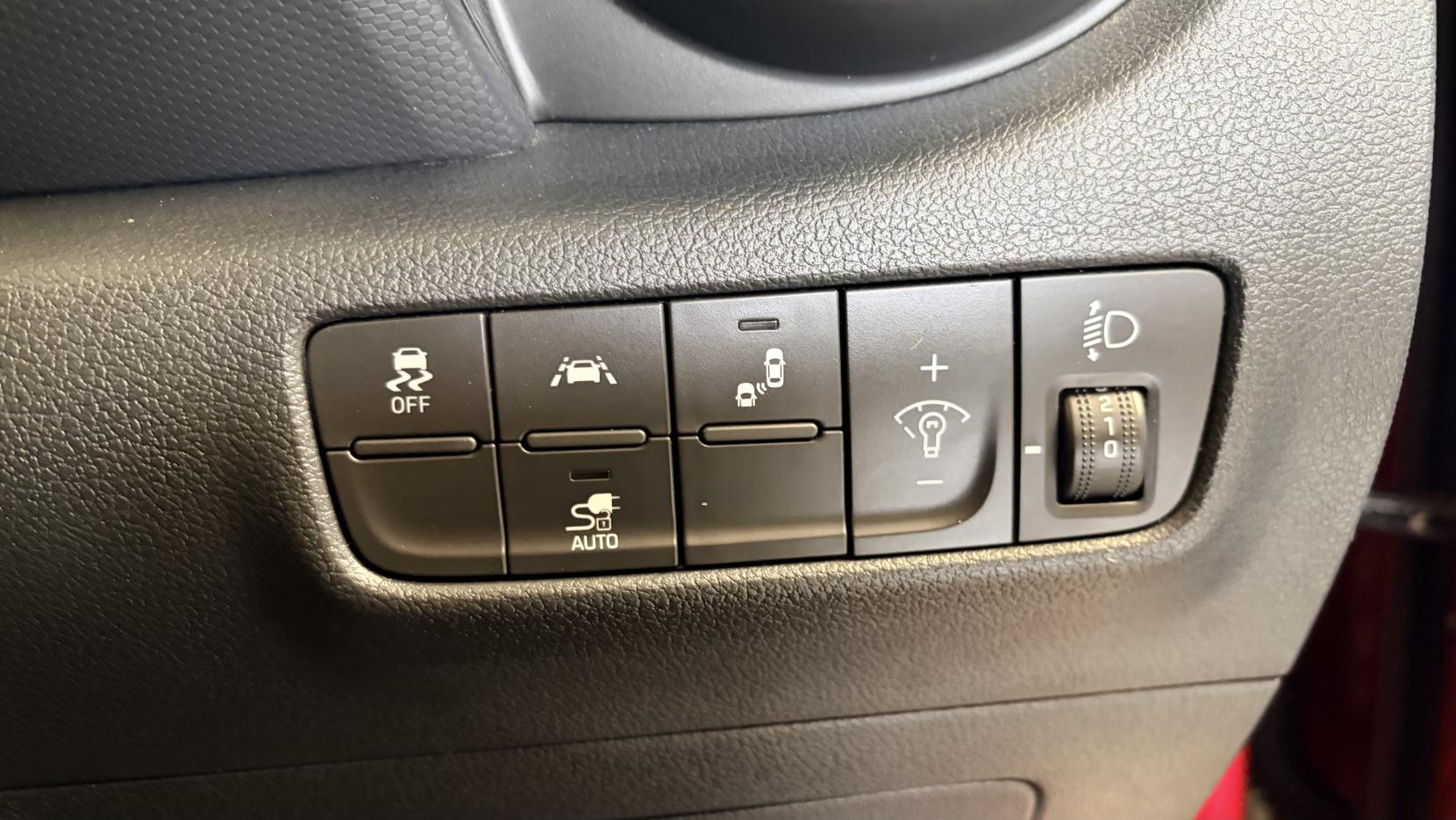 Hyundai KONA 64kWh Premium SUV 5dr Electric Auto (7kW Charger) (204 ps)